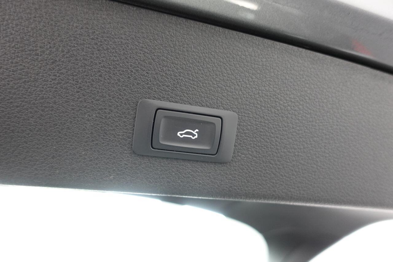 Audi E-Tron - Image 11