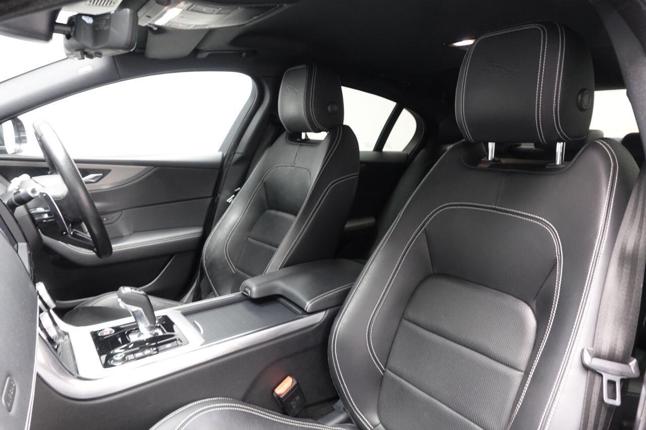 Jaguar XE - Image 17