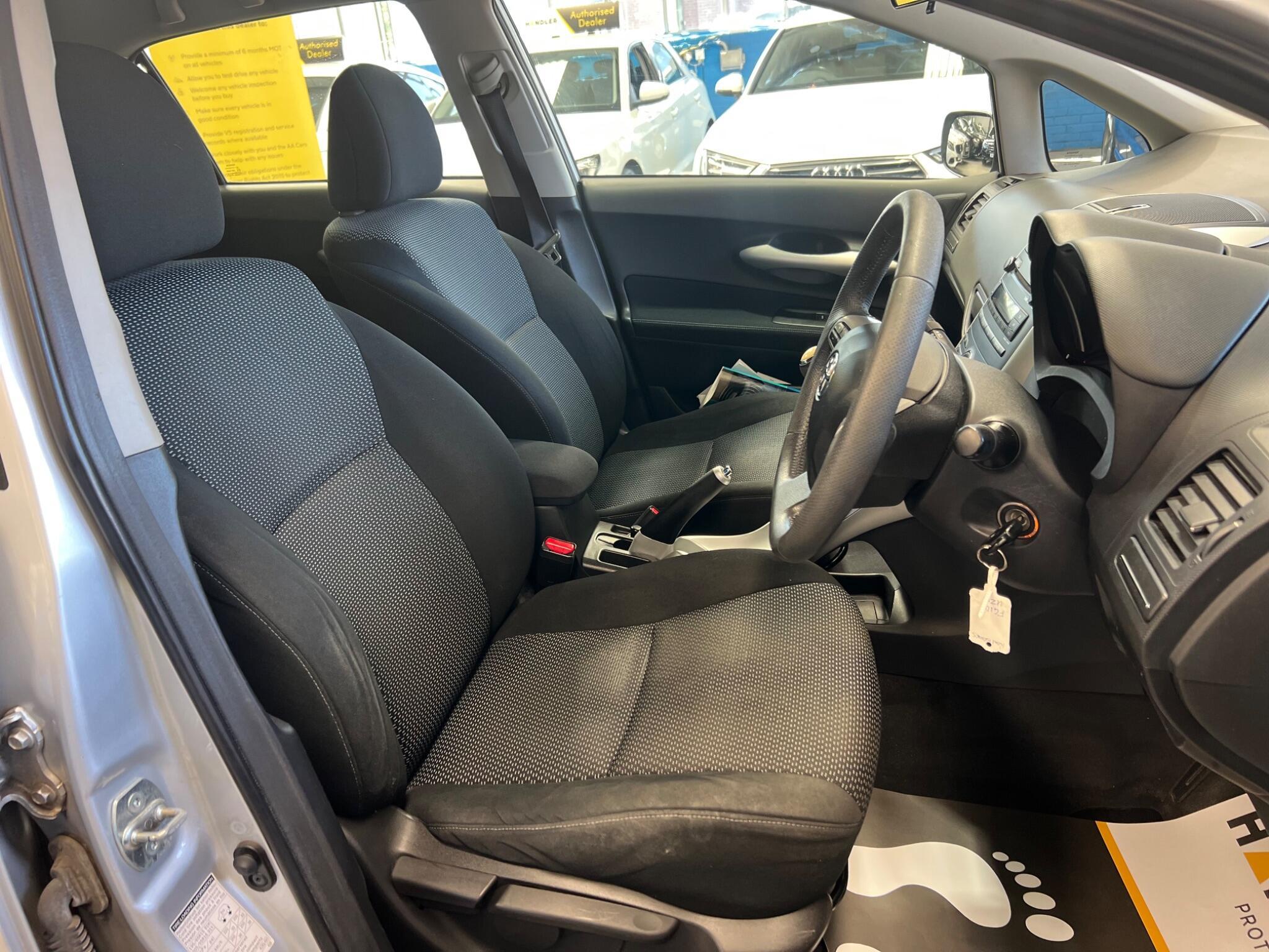 Toyota Auris - Image 25