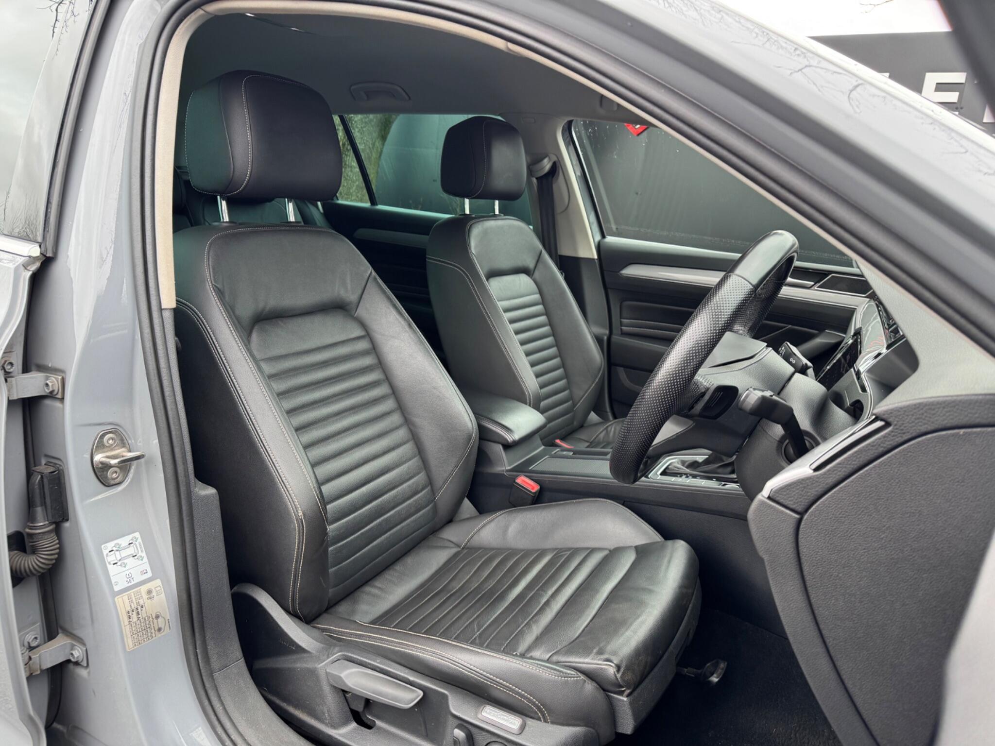 Volkswagen Passat - Image 19