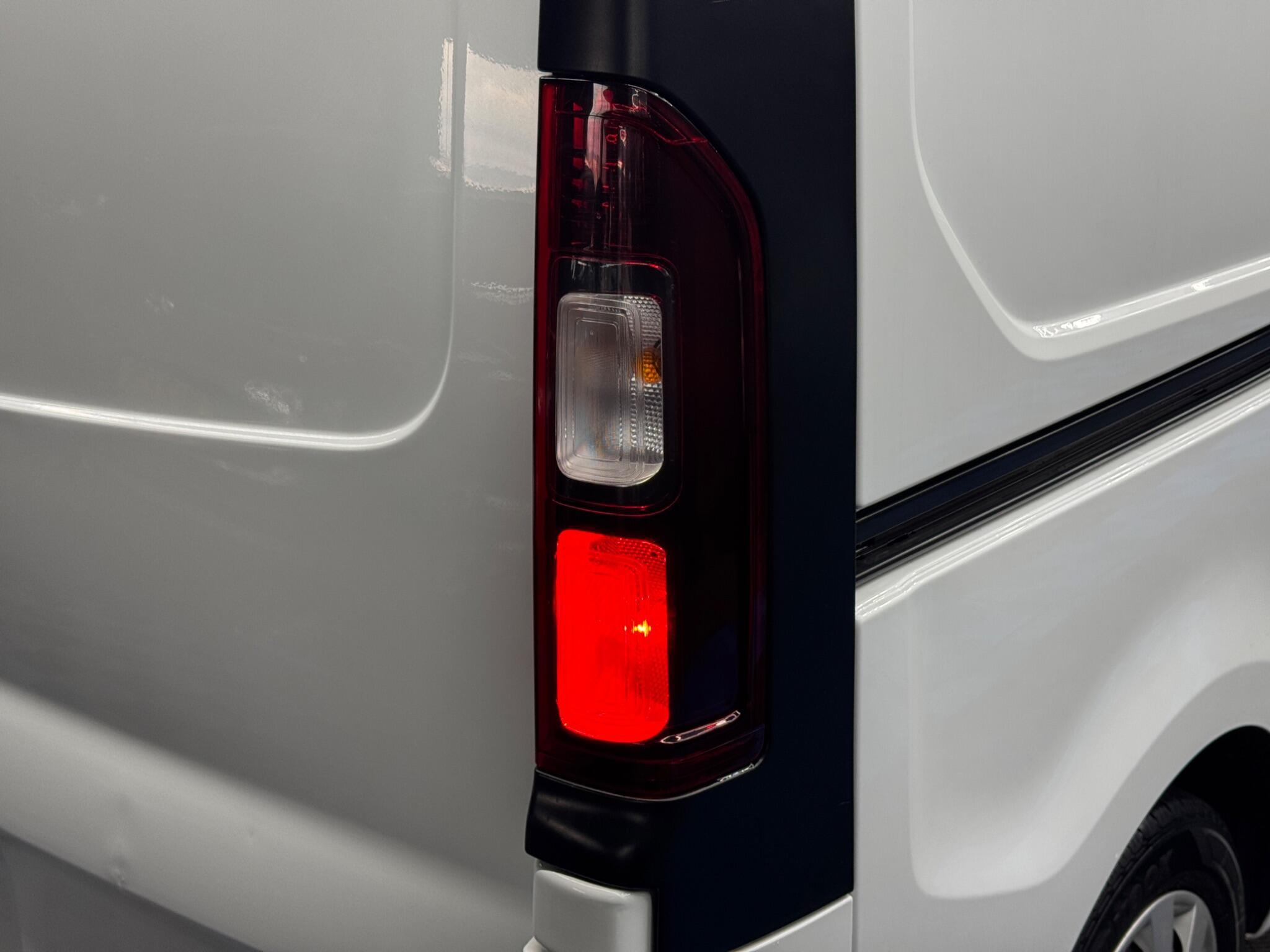 Vauxhall Vivaro - Image 34