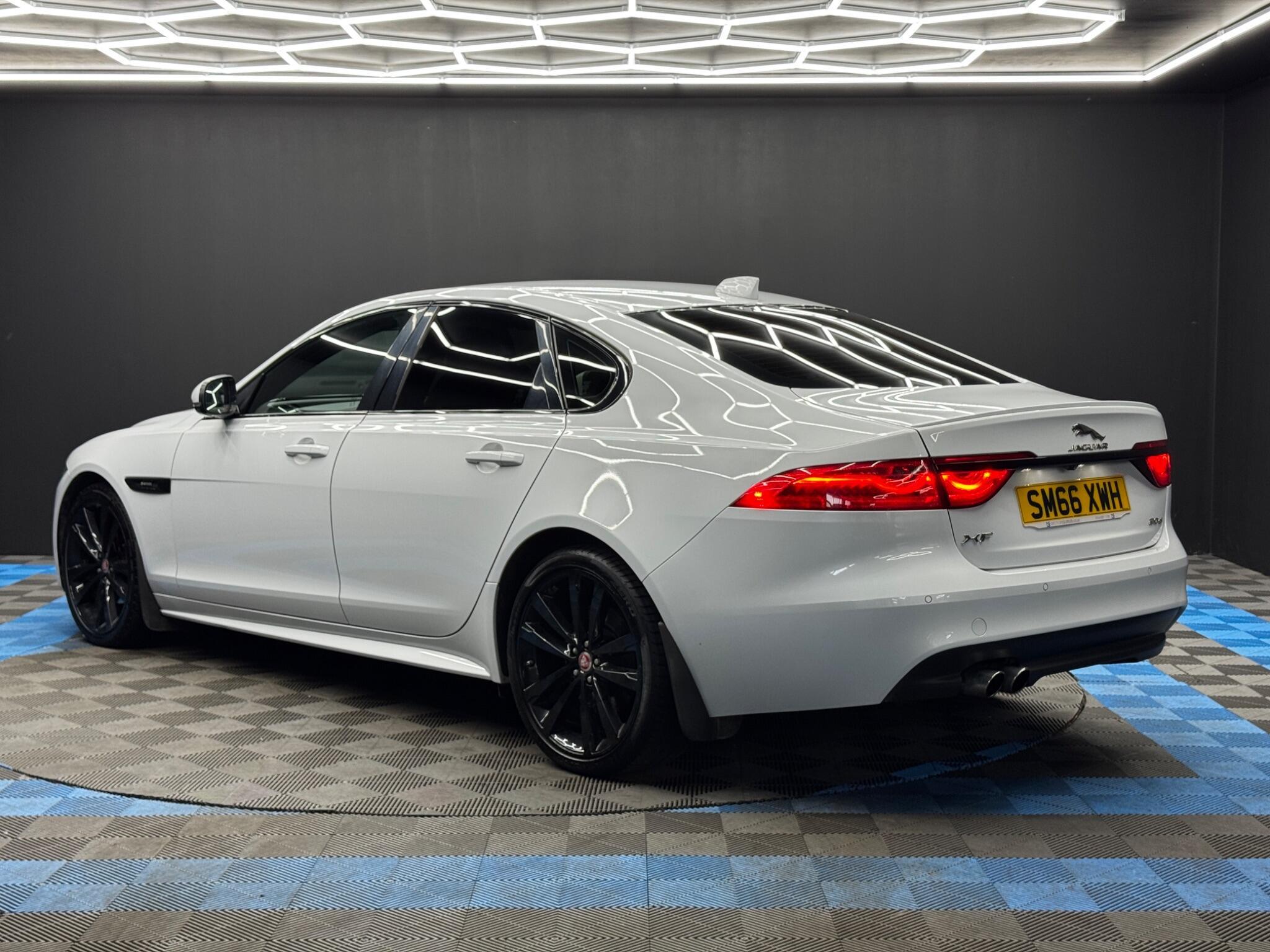 Jaguar XF - Image 7