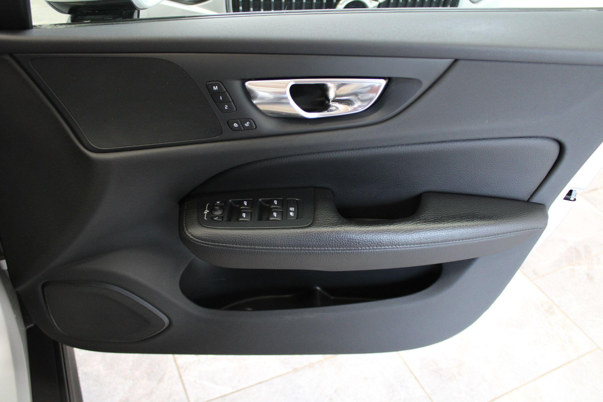 Volvo V60 CROSS COUNTRY - Image 45