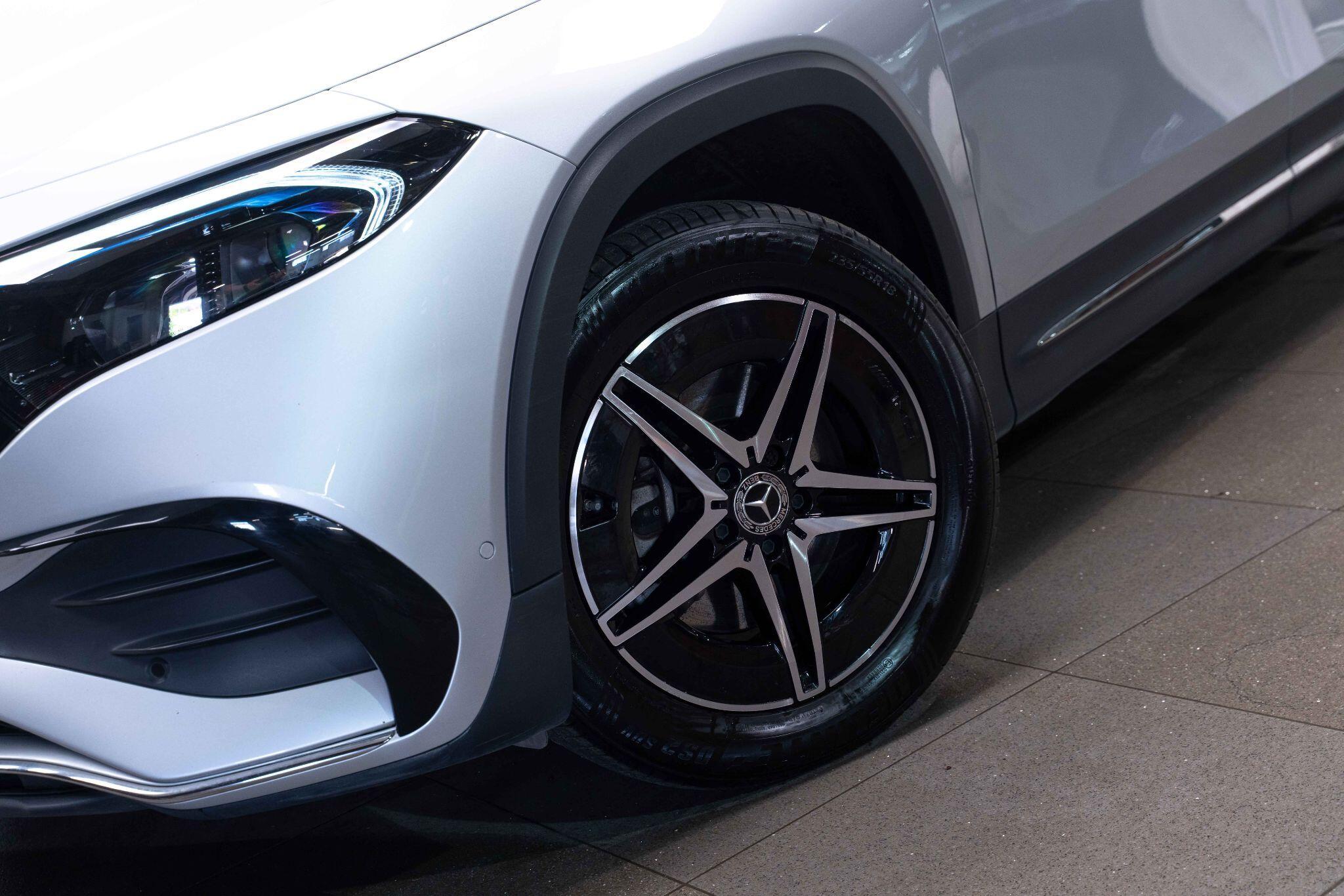 Mercedes Eqb - Image 7