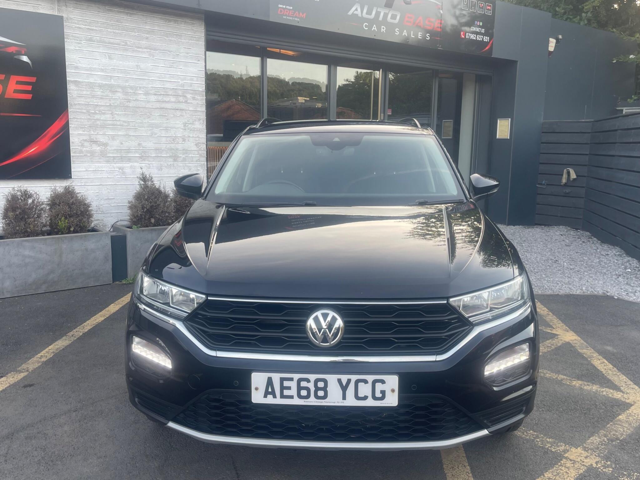Volkswagen T-Roc - Image 2