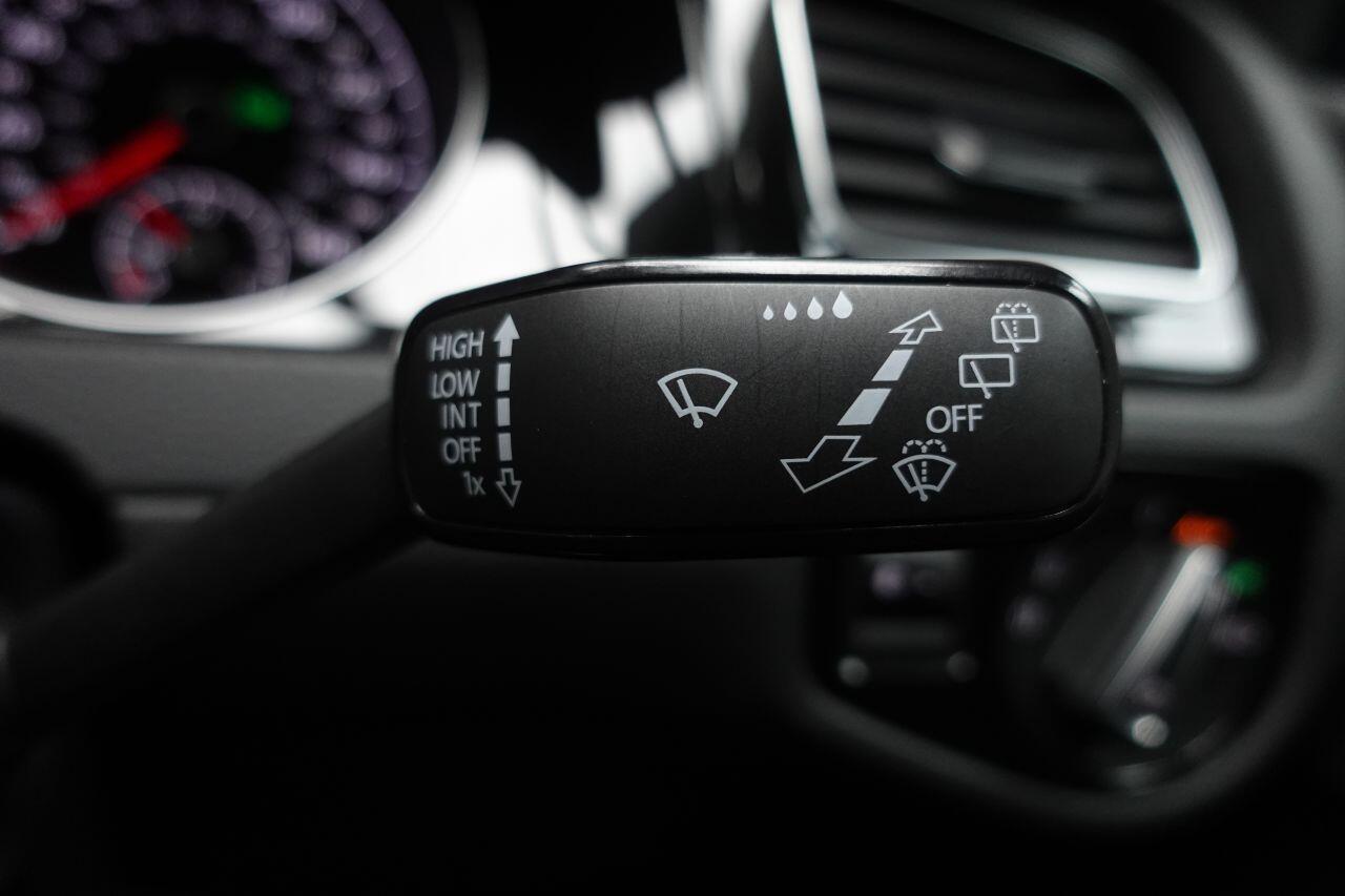 Volkswagen Golf - Image 38