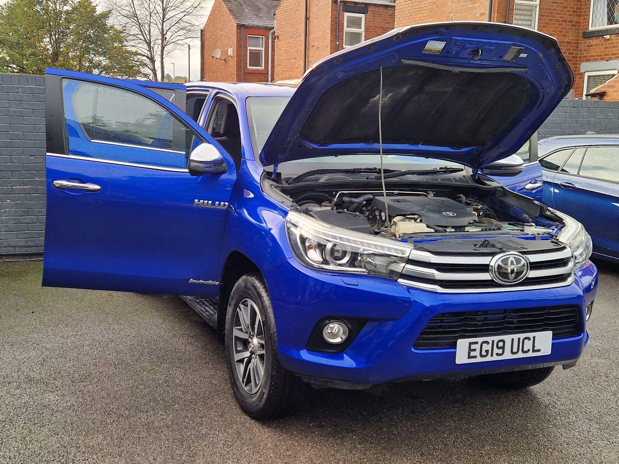 Toyota Hilux - Image 11