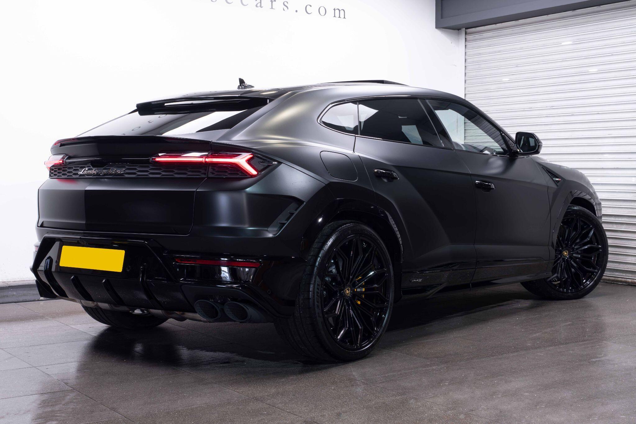 Lamborghini Urus - Image 2