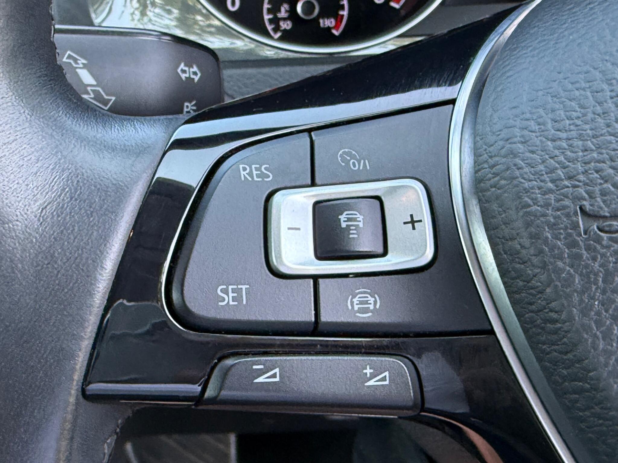 Volkswagen Golf - Image 19