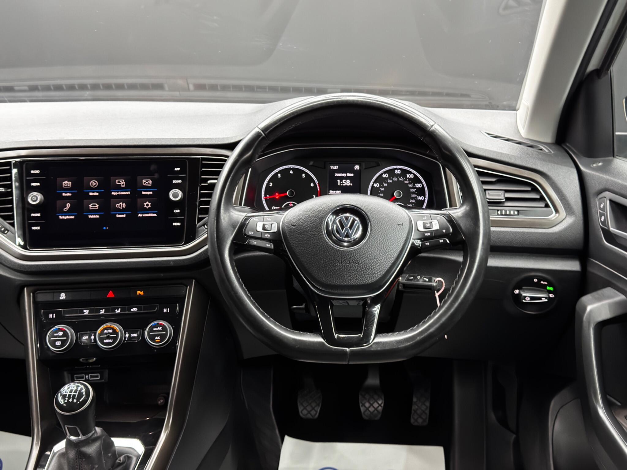 Volkswagen T-Roc - Image 18