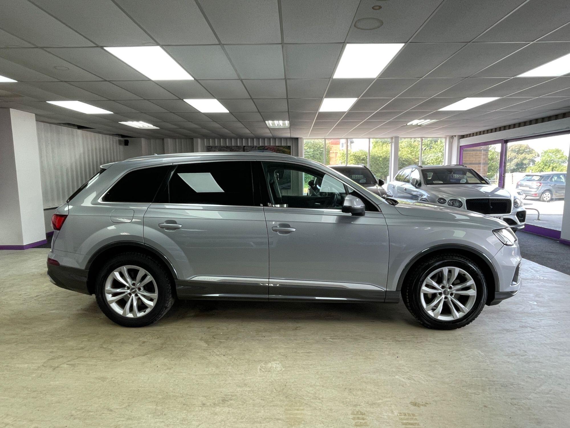 Audi Q7 - Image 13