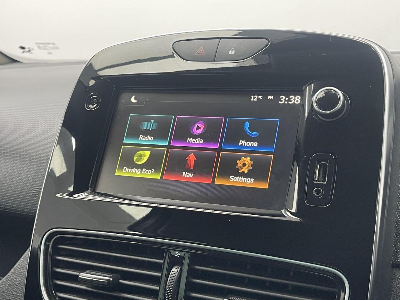 Renault Clio - Image 38