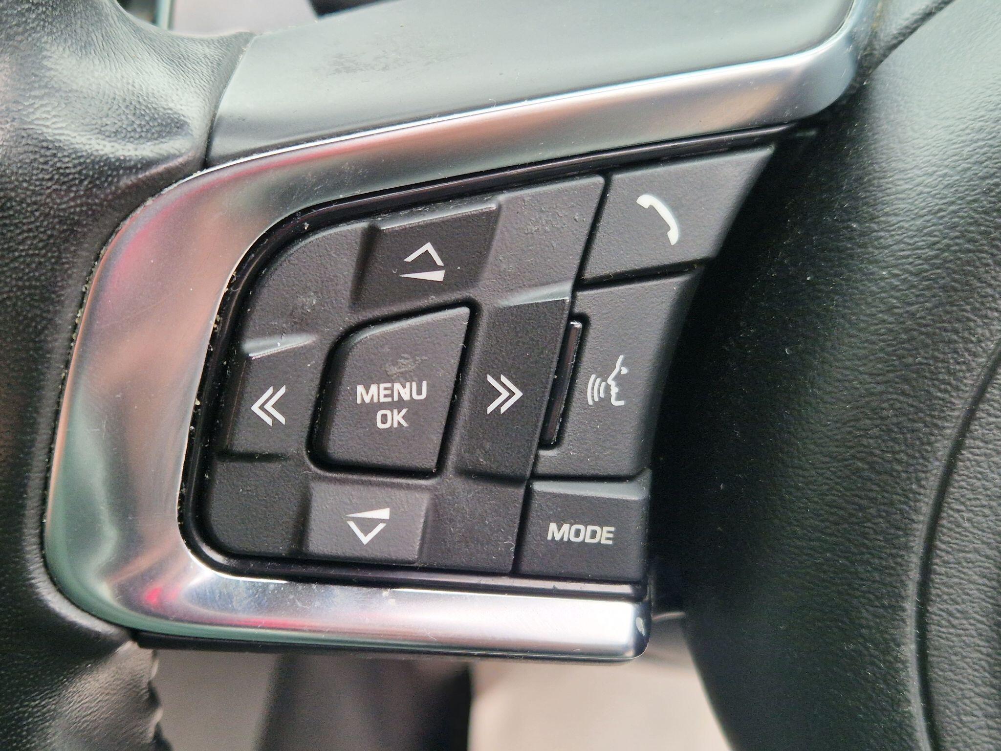 Jaguar XE - Image 48