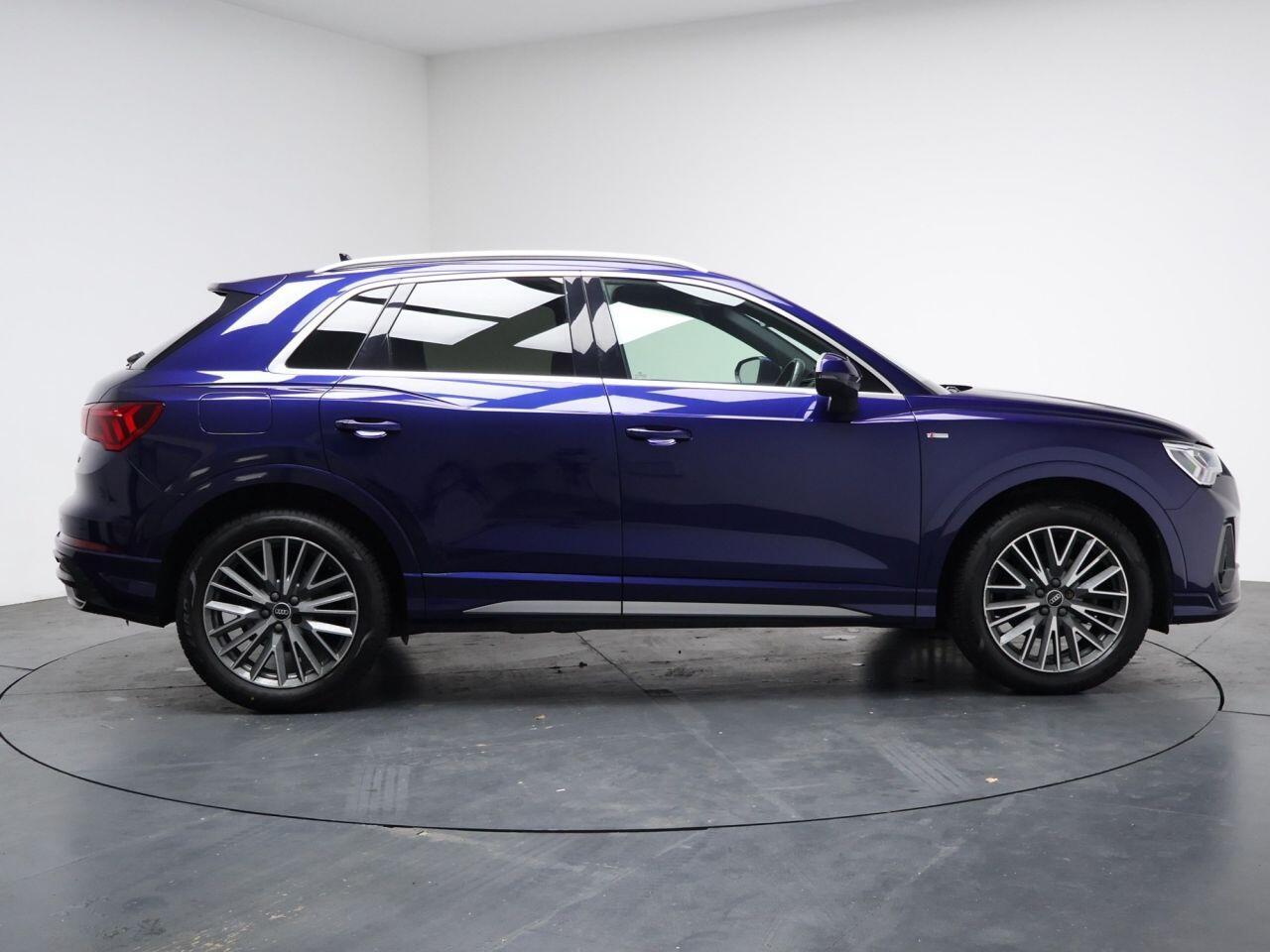 Audi Q3 - Image 14
