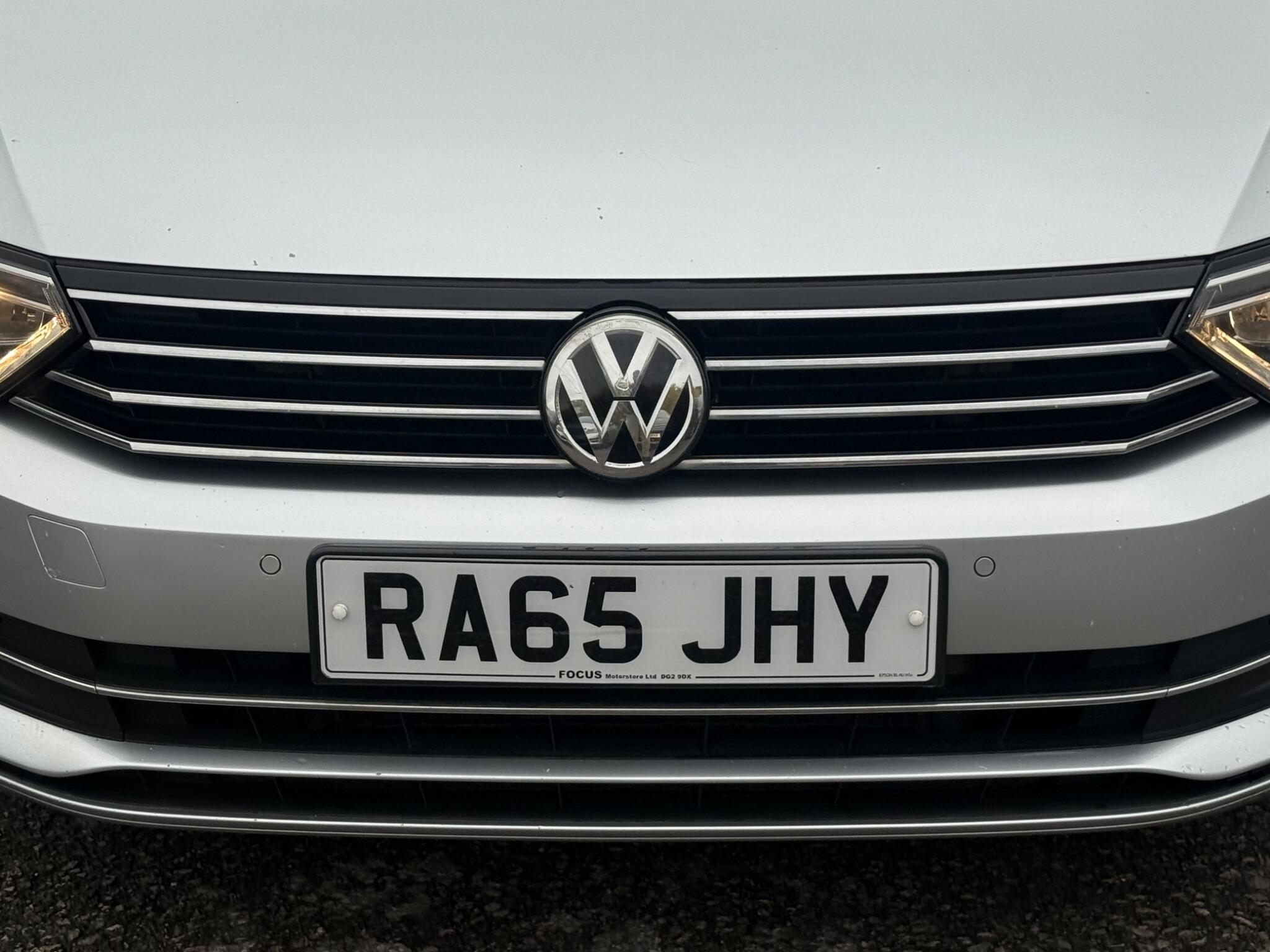 Volkswagen Passat - Image 45