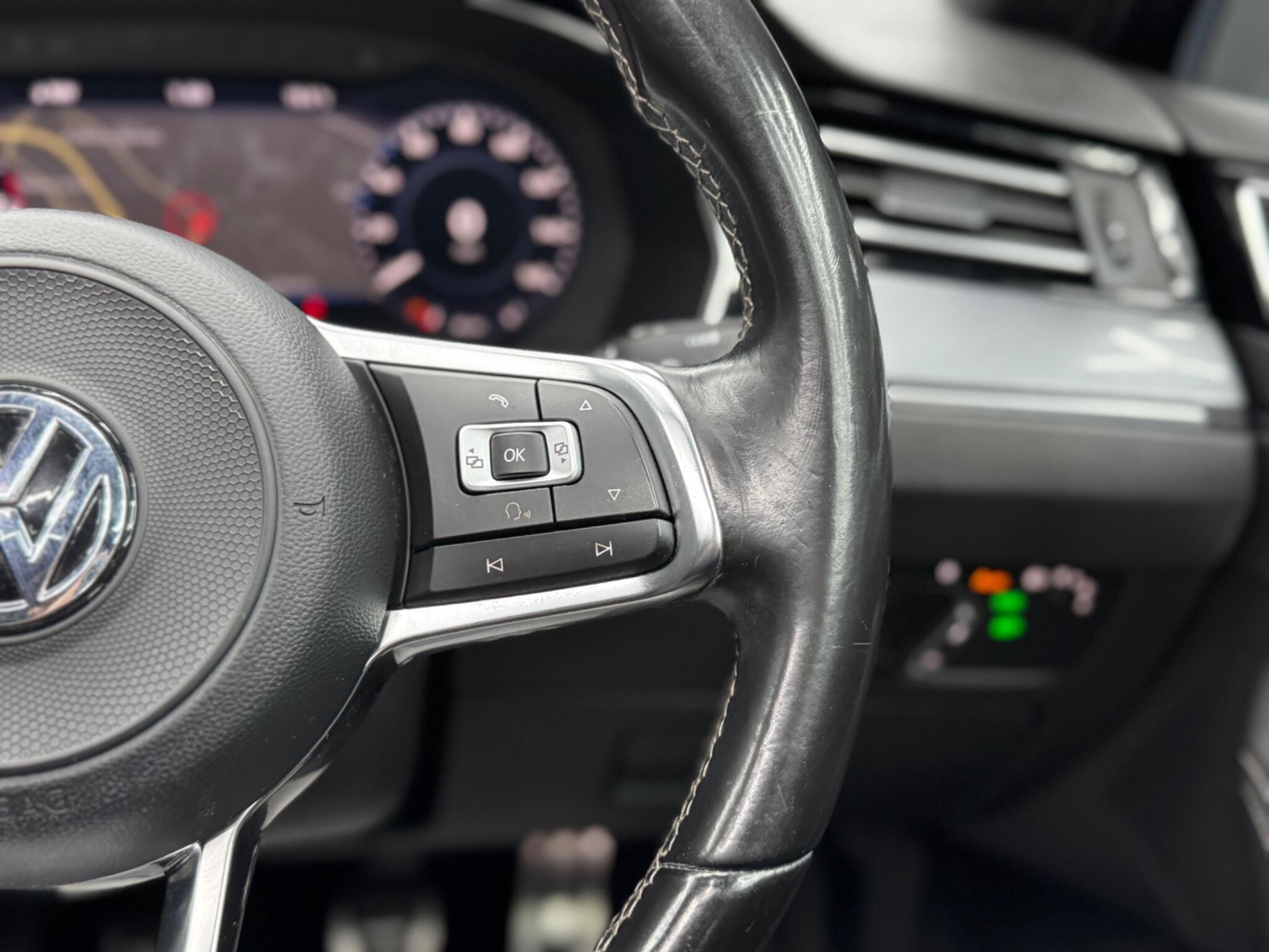 Volkswagen Passat - Image 20