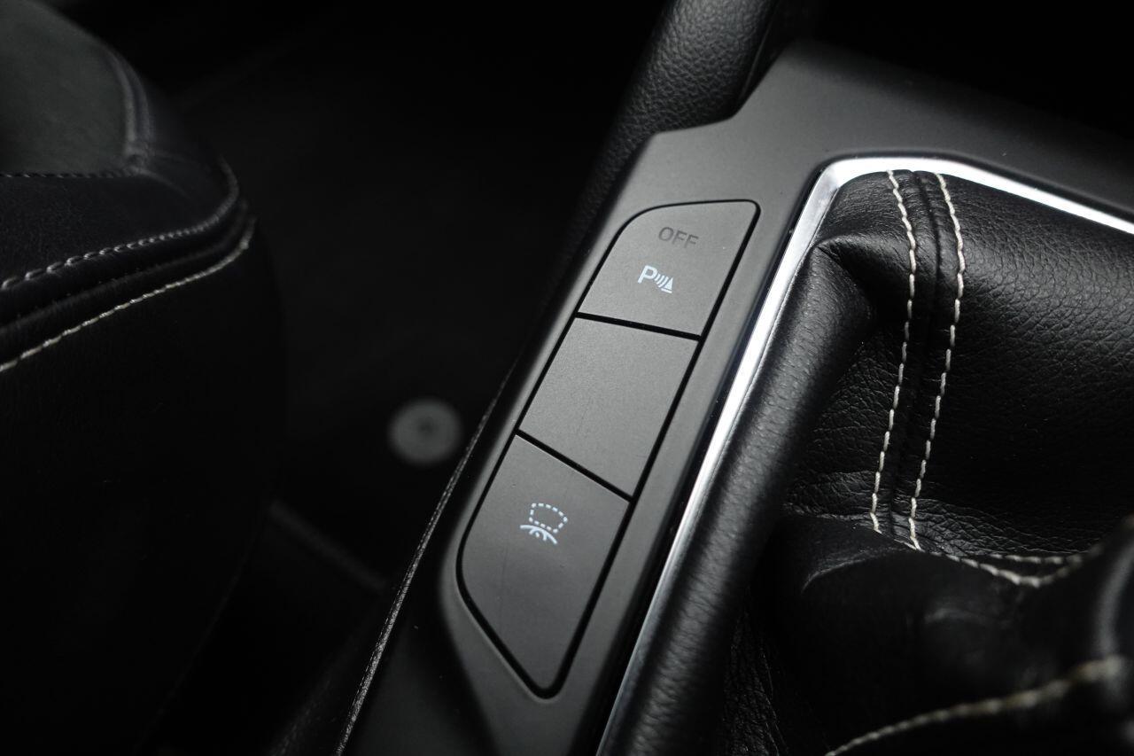 Ford Focus - Image 38