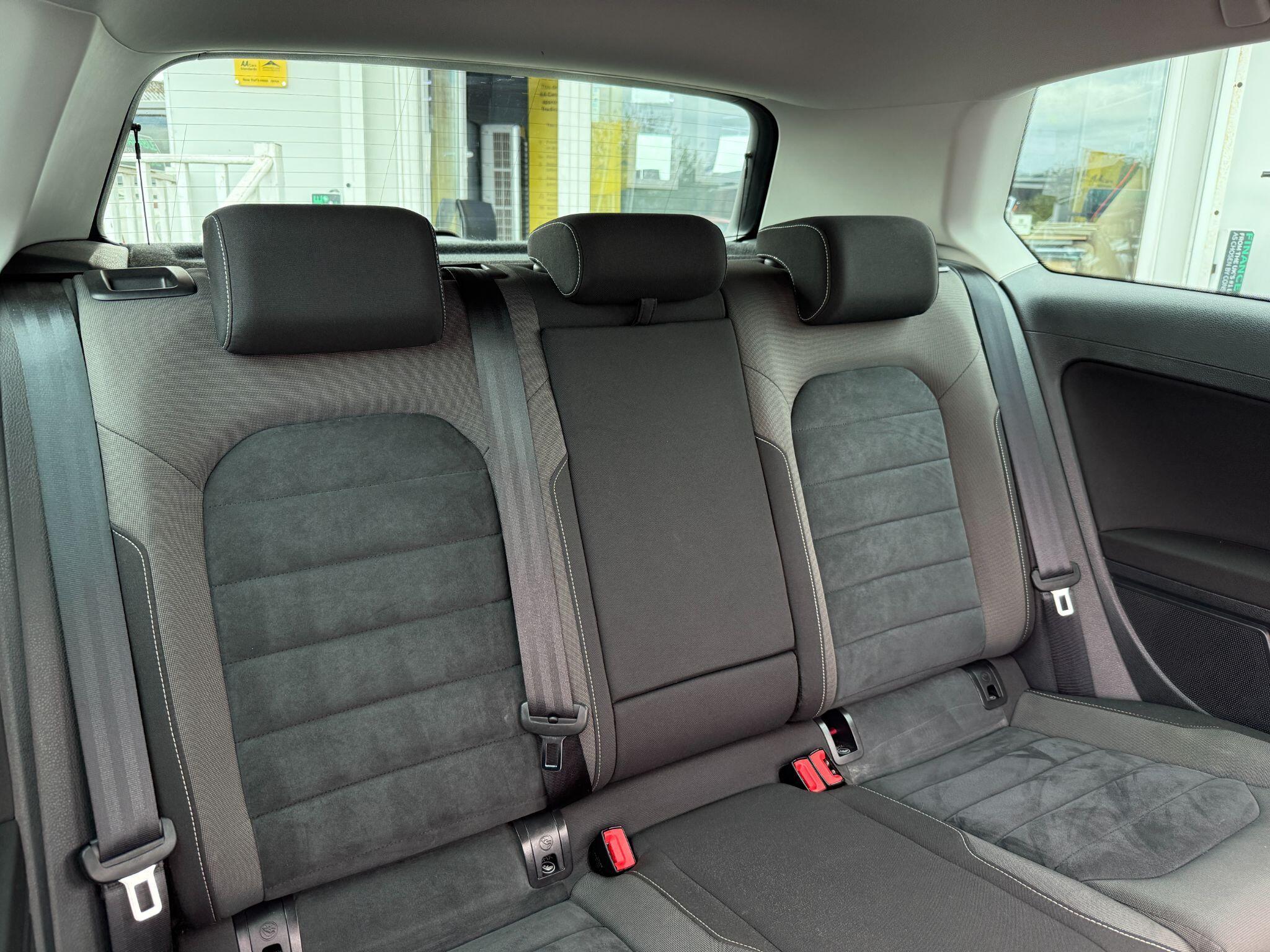 Volkswagen Golf - Image 4