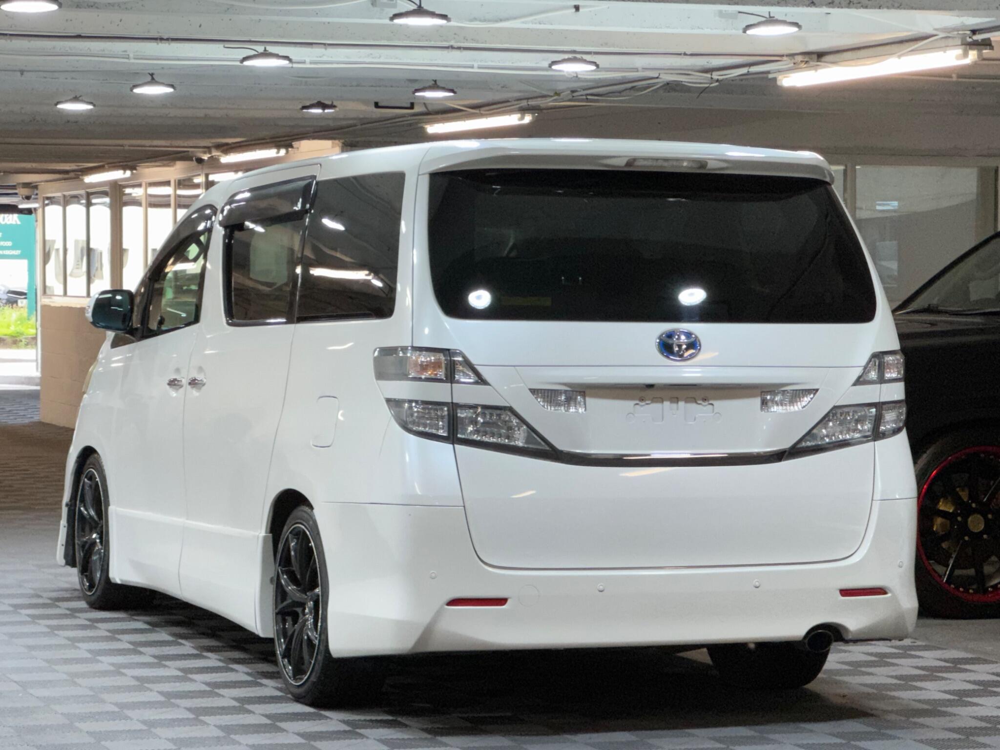 Toyota Vellfire - Image 3