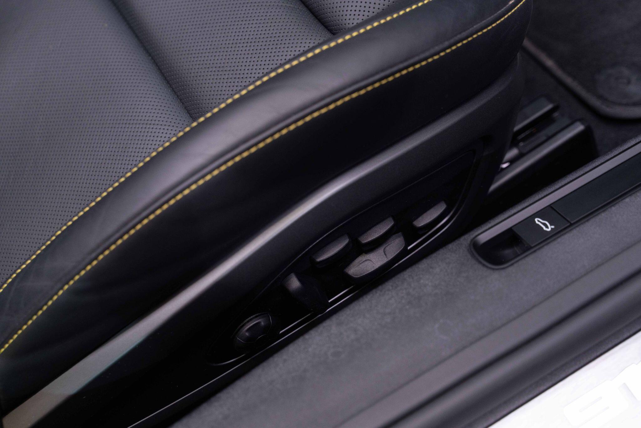 Porsche 911 - Image 19