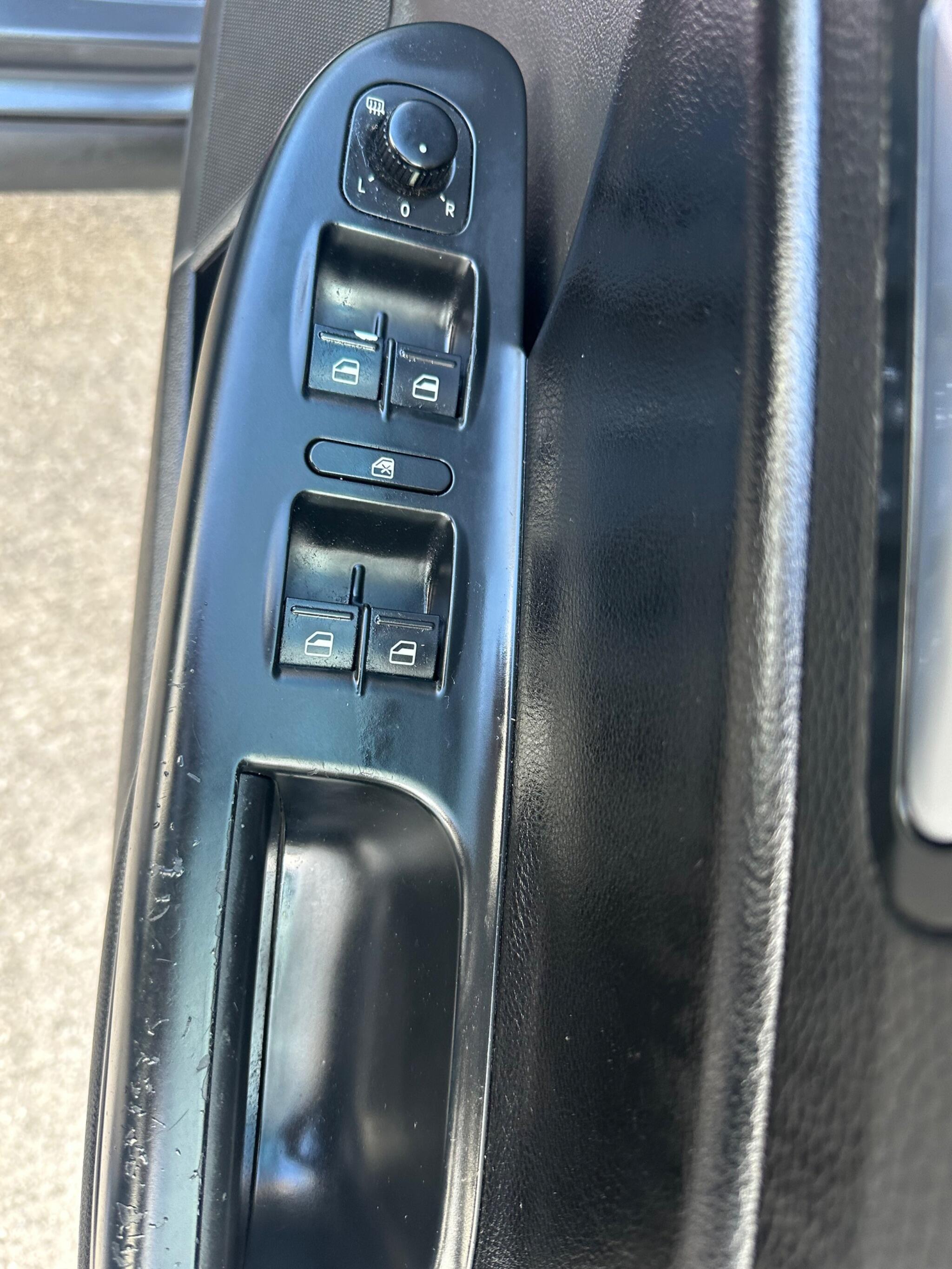 Volkswagen Passat - Image 39