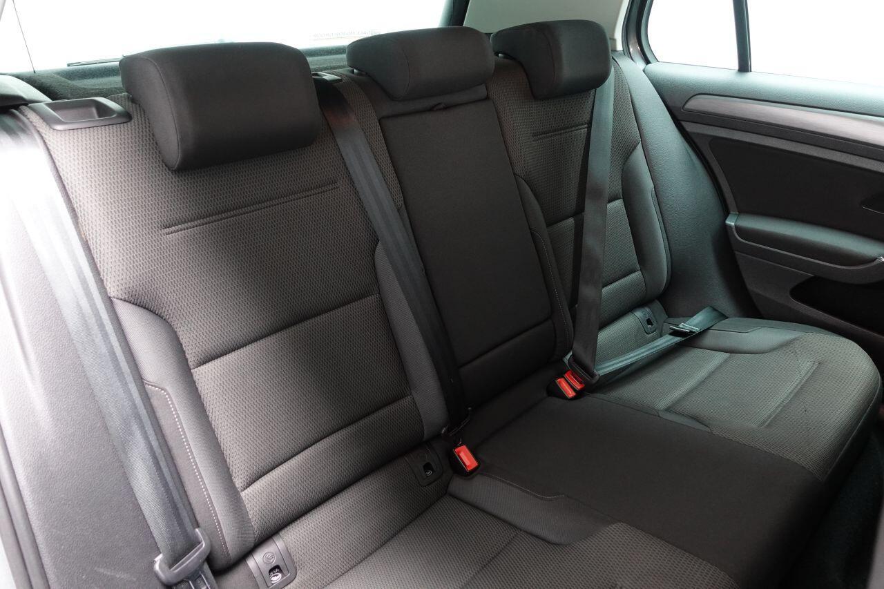 Volkswagen Golf - Image 18