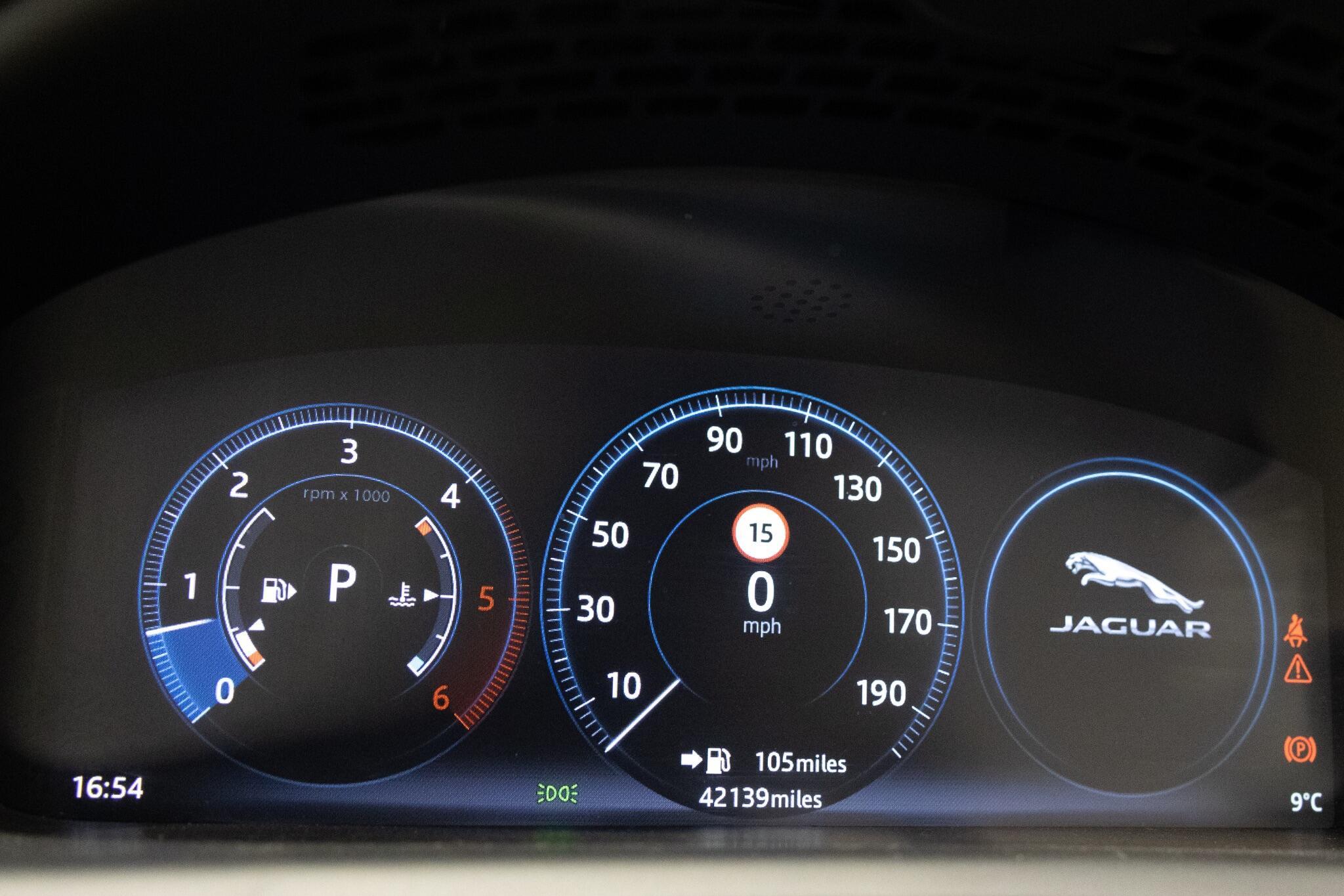 Jaguar XJ - Image 32