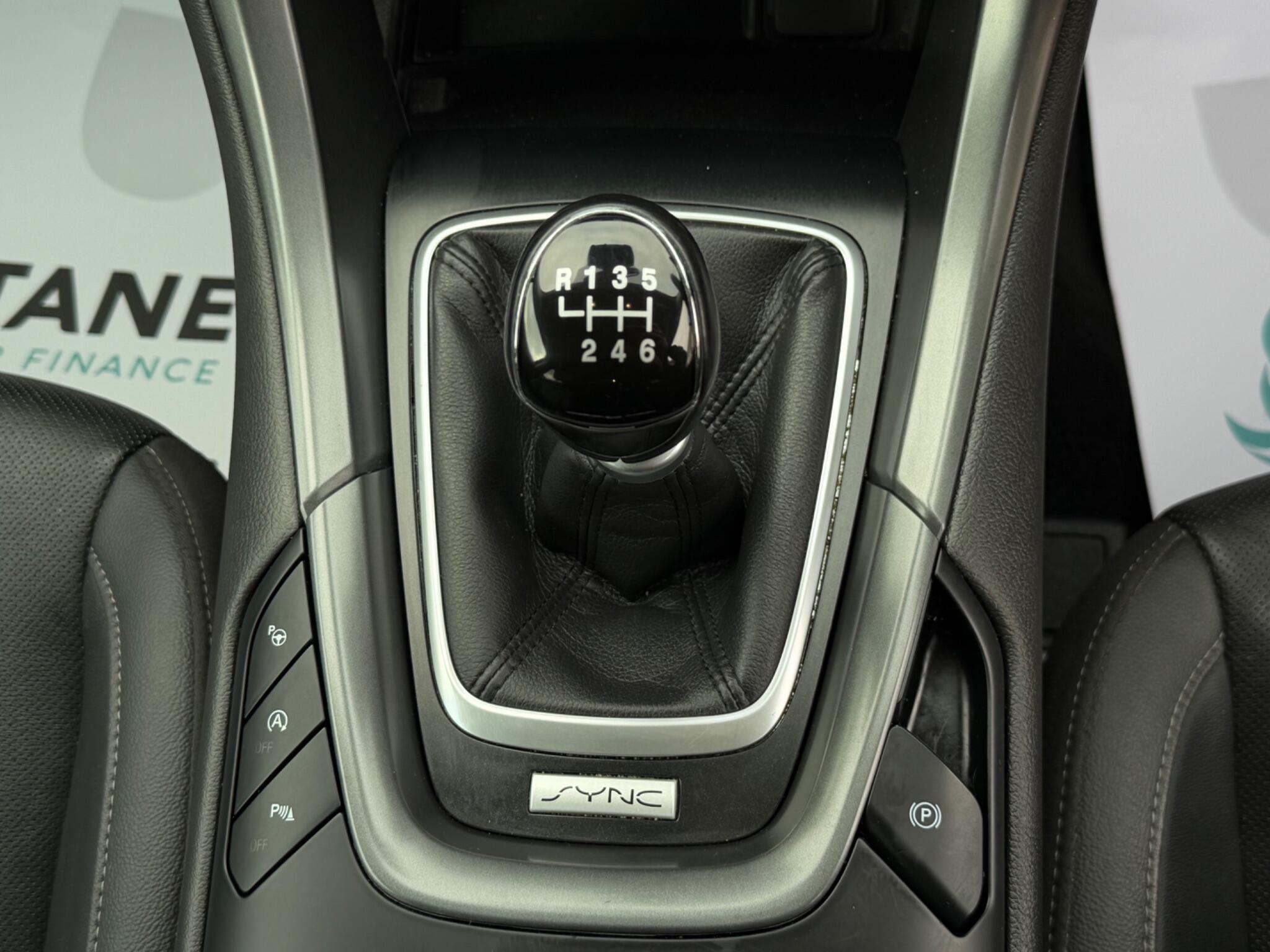 Ford Mondeo - Image 30