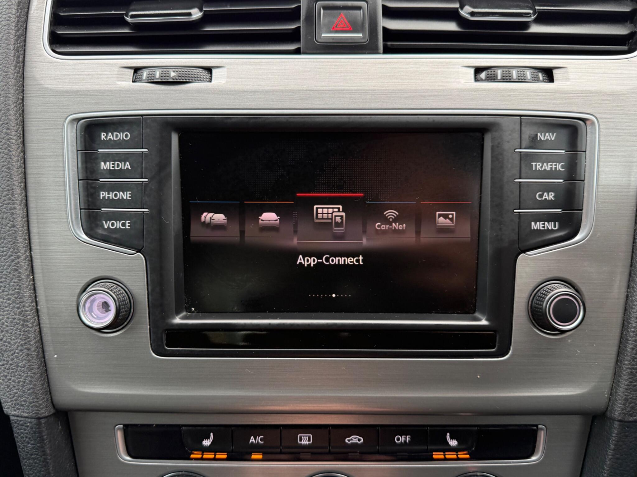 Volkswagen Golf - Image 34