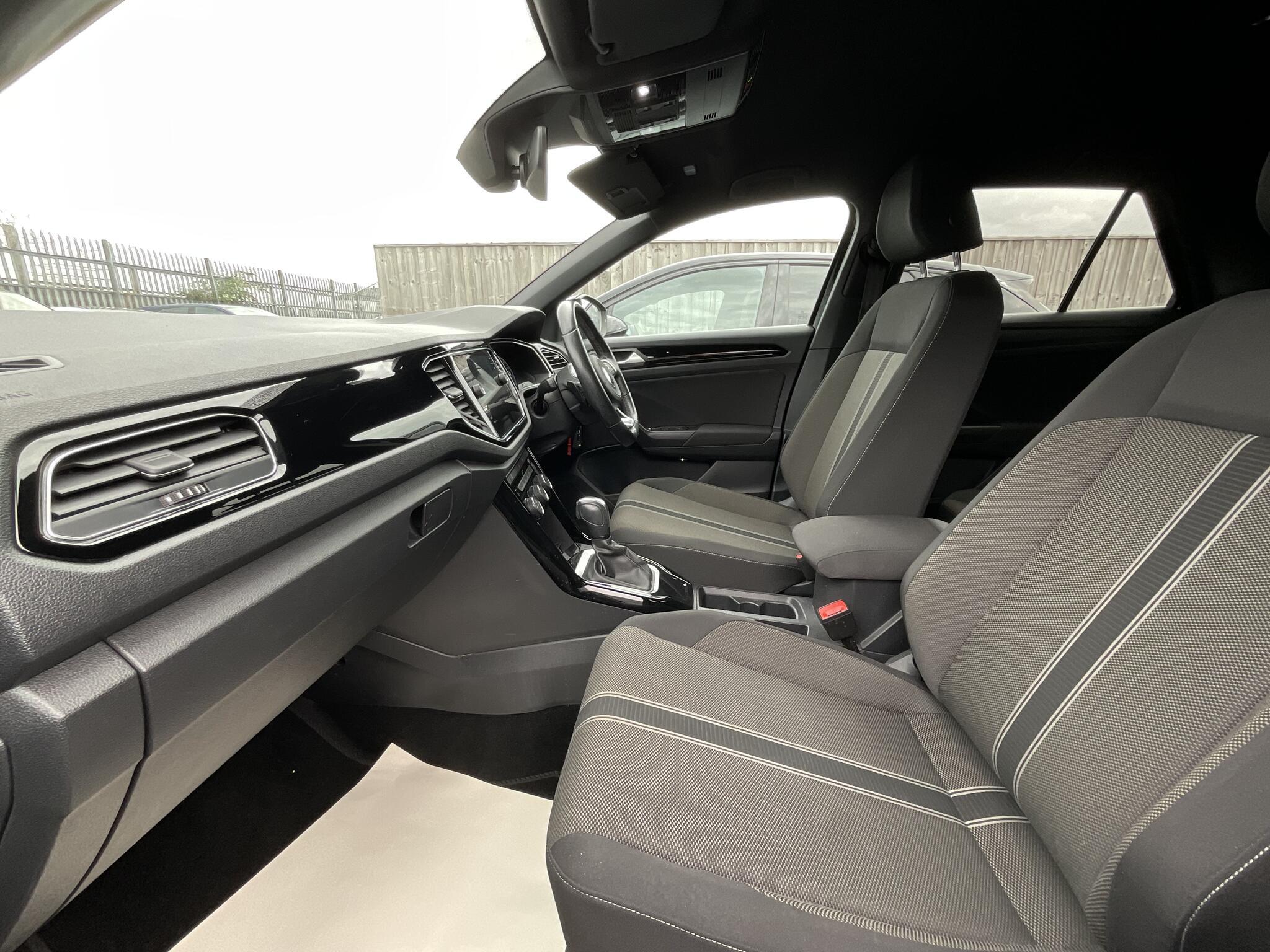 Volkswagen T-Roc - Image 19