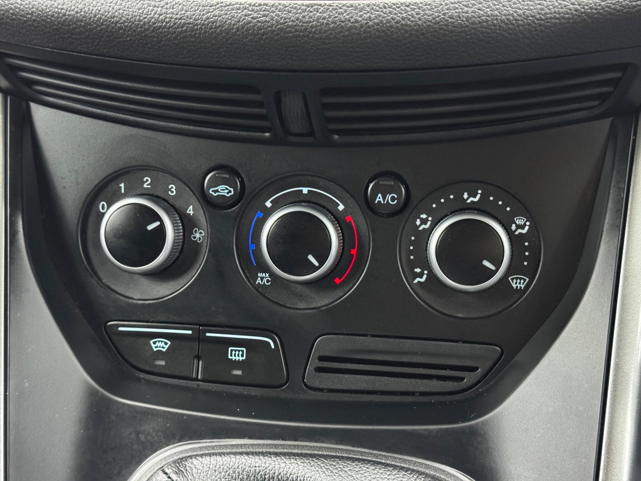 Ford Kuga - Image 25