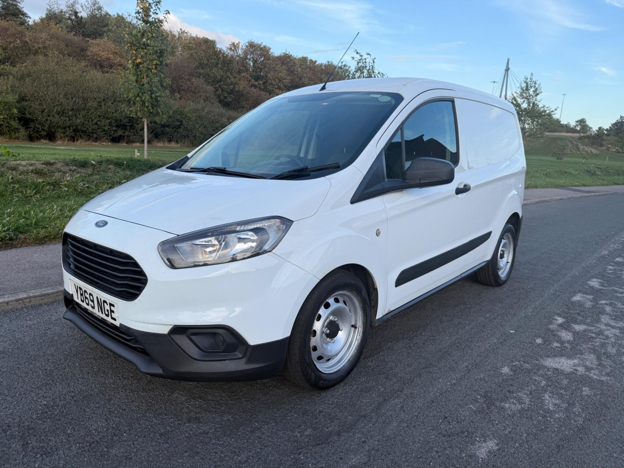 Ford Transit Courier - Image 7