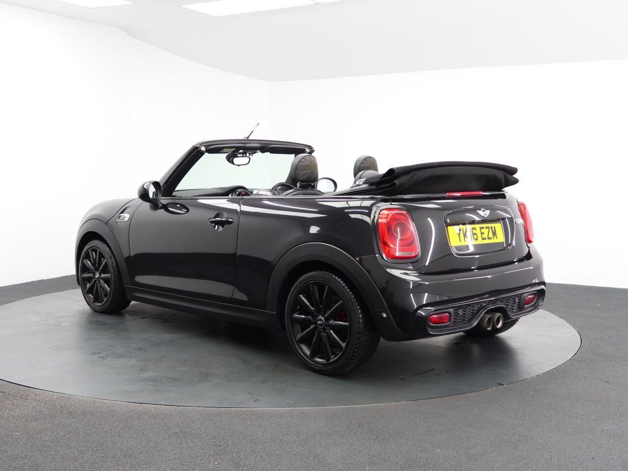 MINI Convertible - Image 9