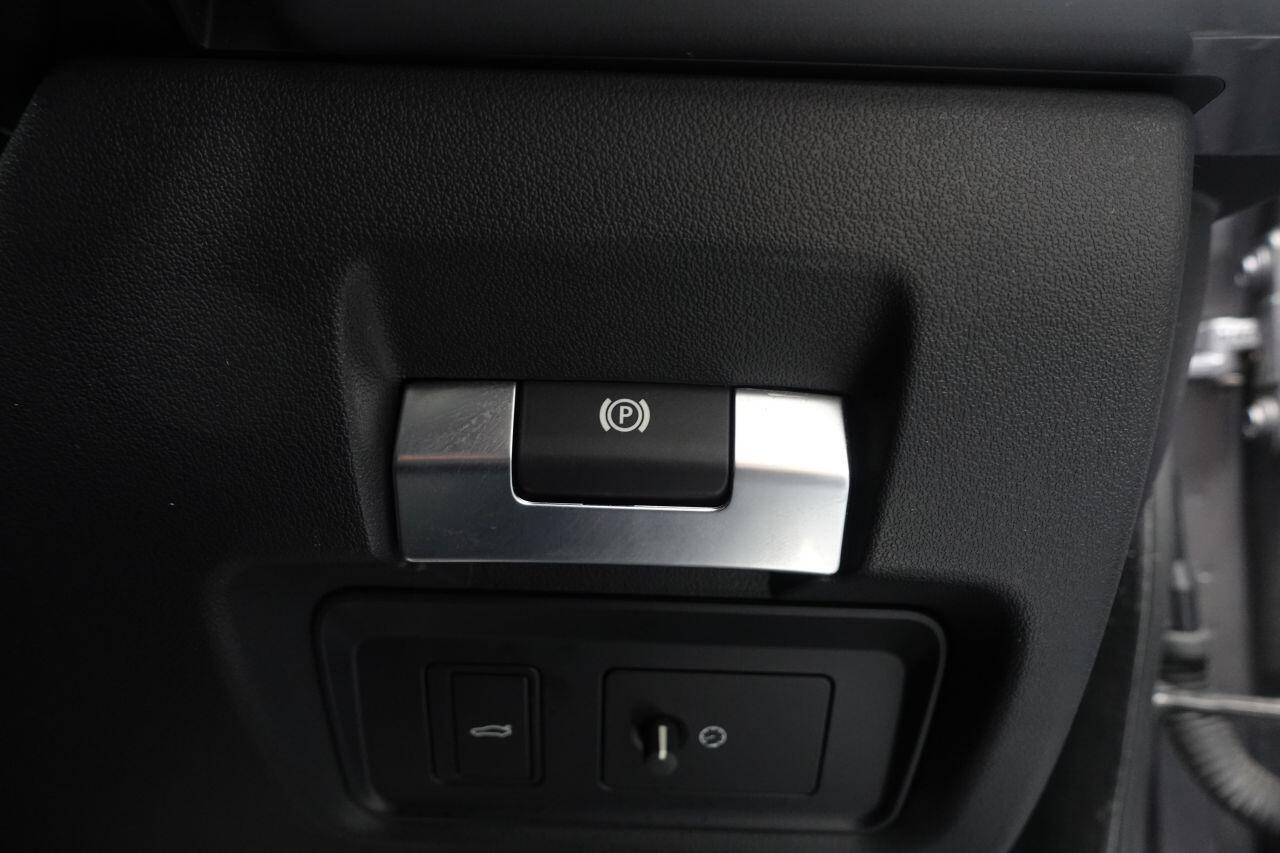 Jaguar XE - Image 40