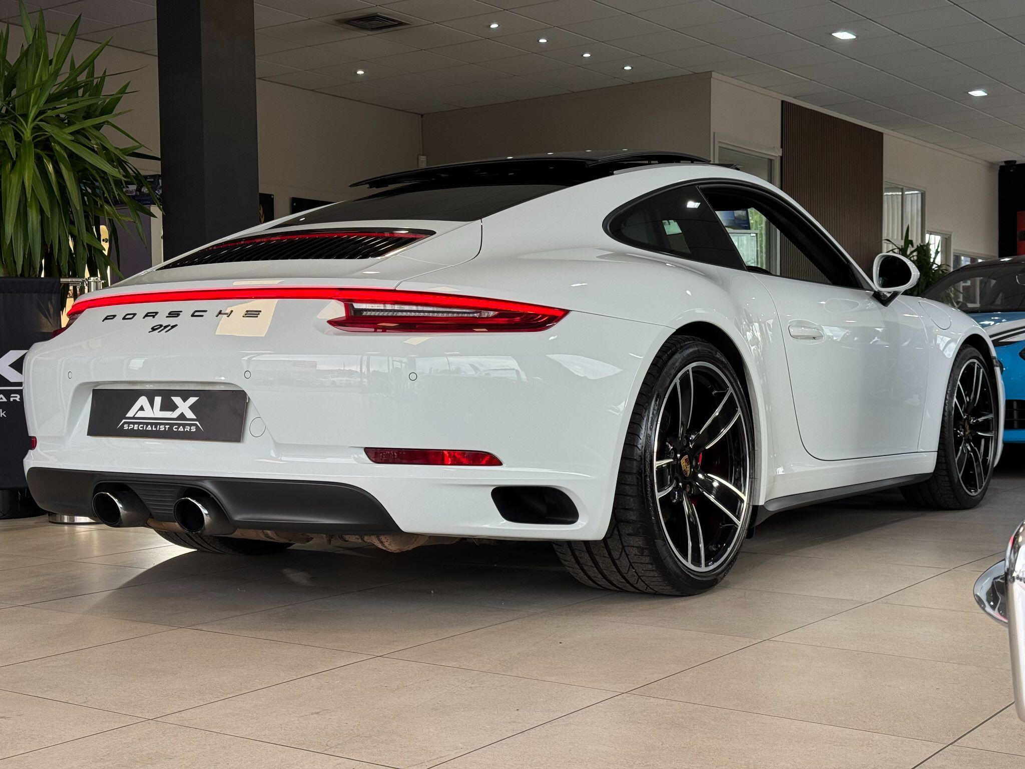 Porsche 911 - Image 19