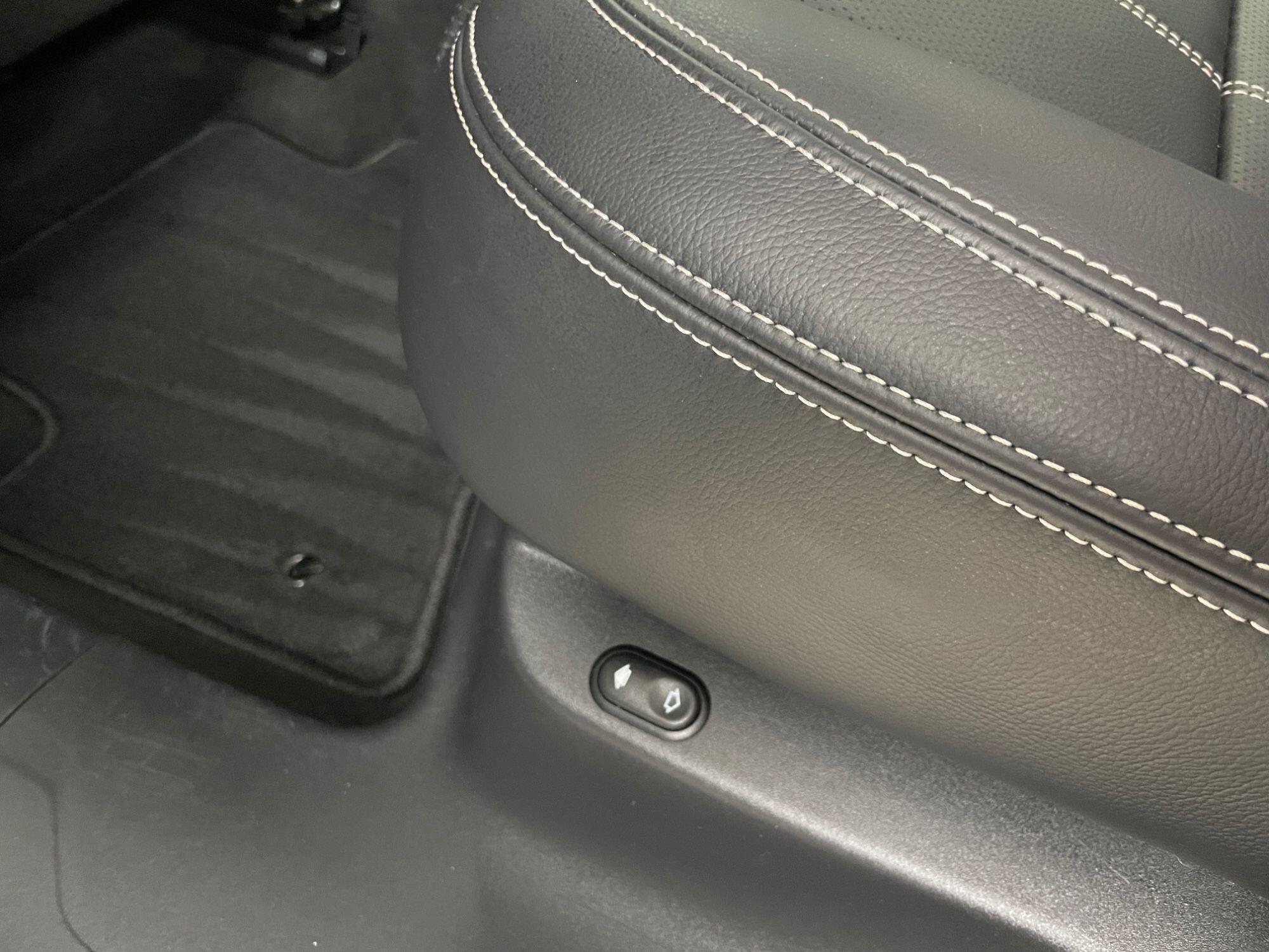 Land Rover Range Rover Velar - Image 31