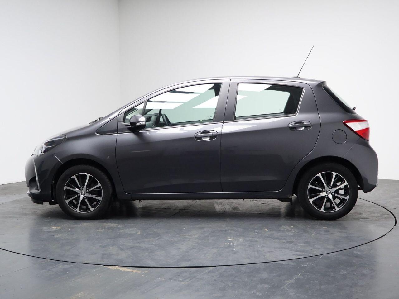 Toyota Yaris - Image 8