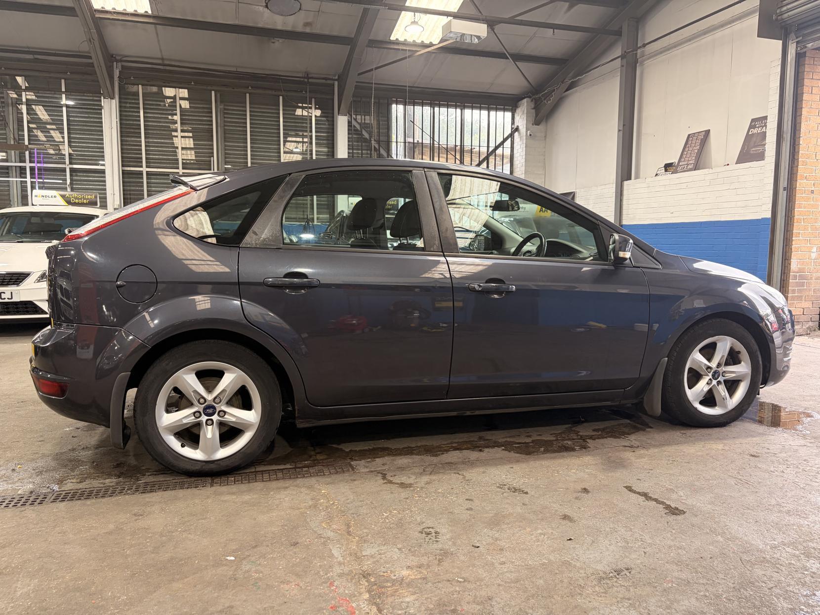 Ford Focus - Image 17