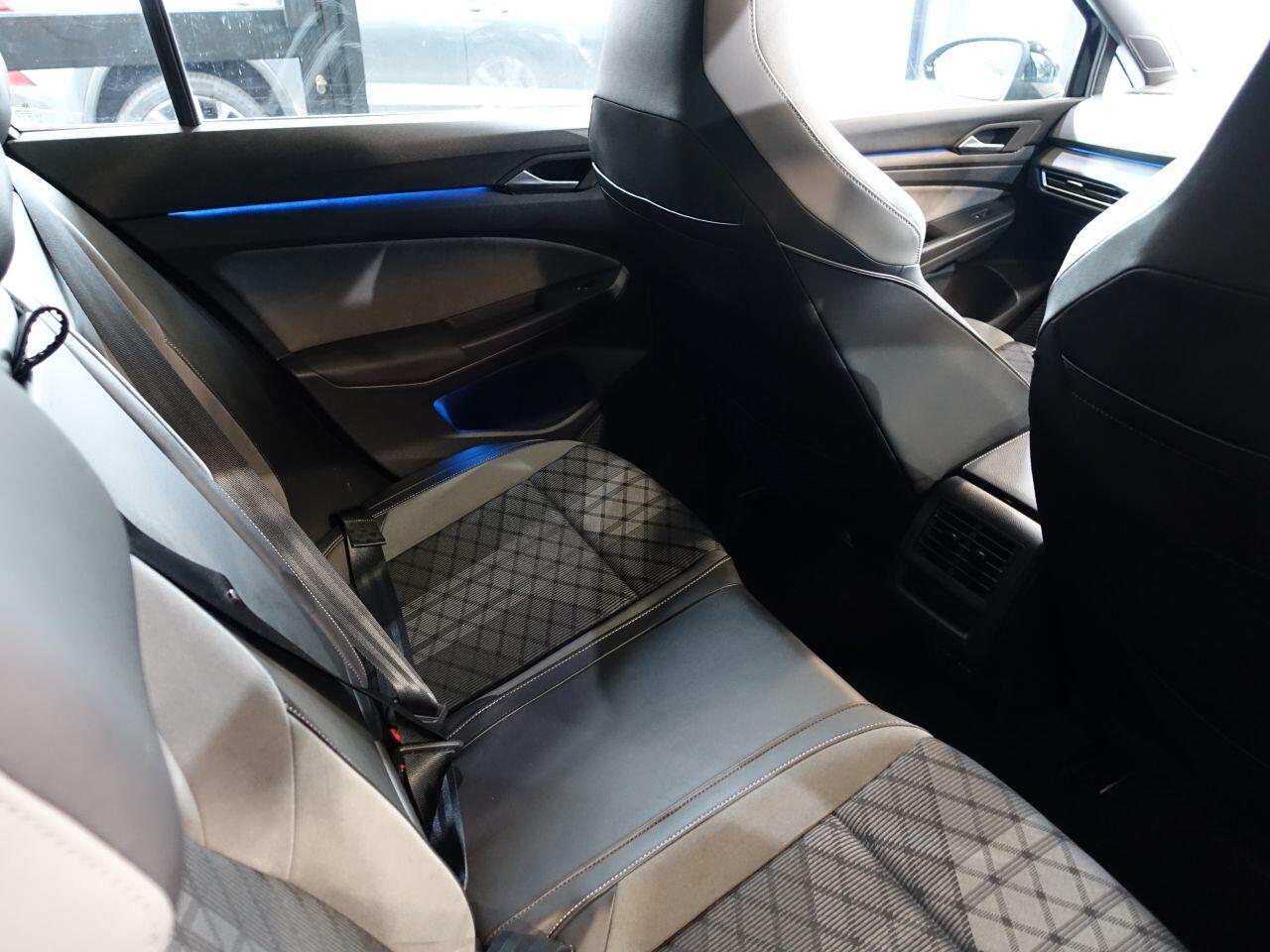 Volkswagen Golf - Image 31