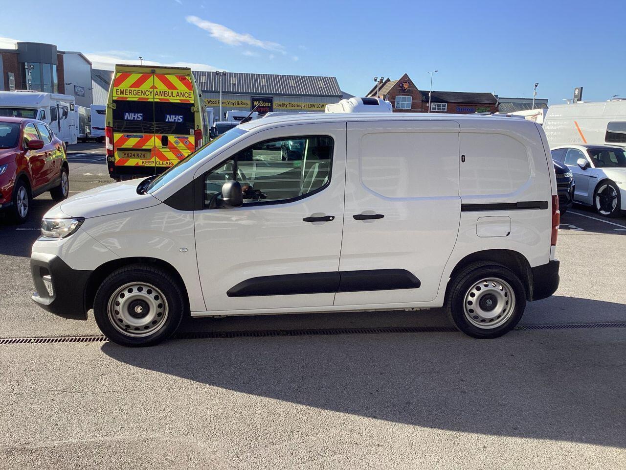 Vauxhall Combo - Image 4
