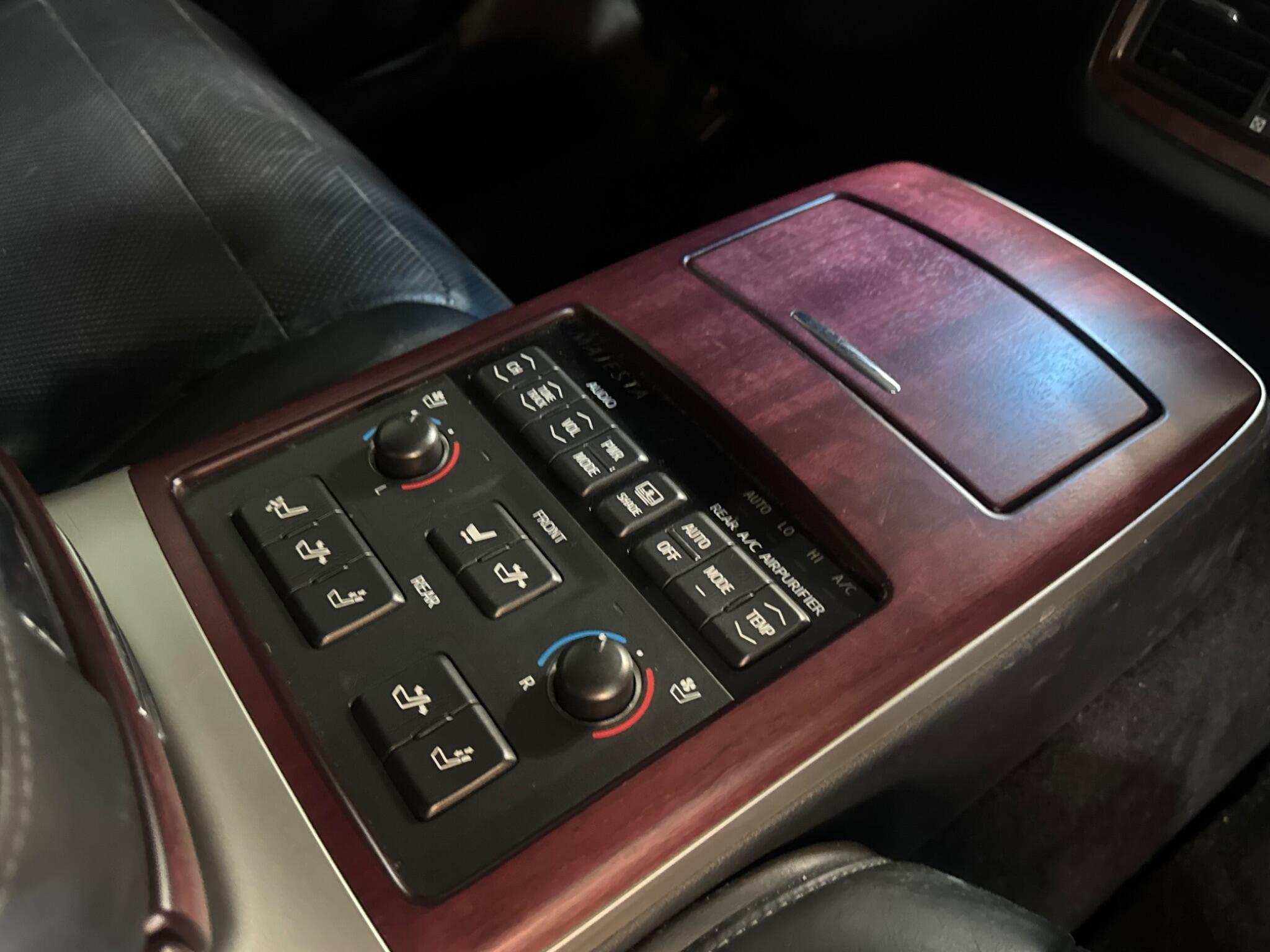 Toyota CROWN - Image 13