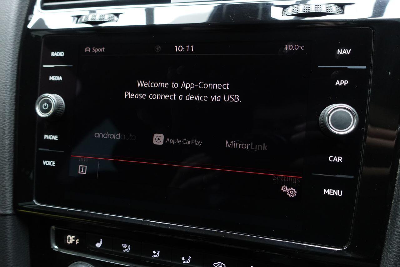 Volkswagen Golf - Image 24