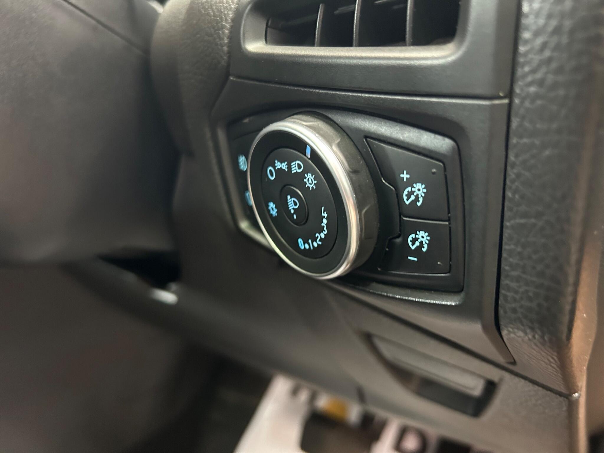 Ford Focus - Image 16