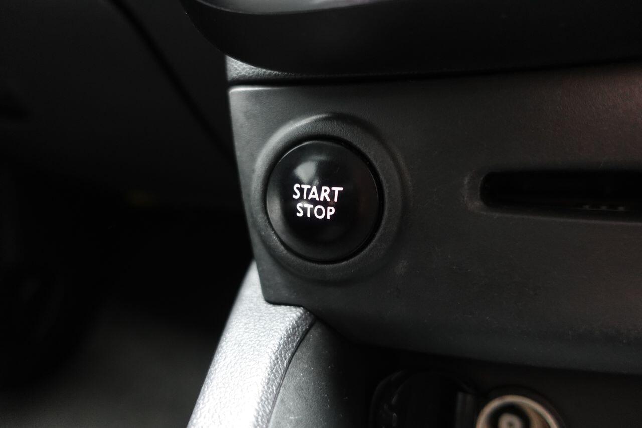 Renault Clio - Image 38