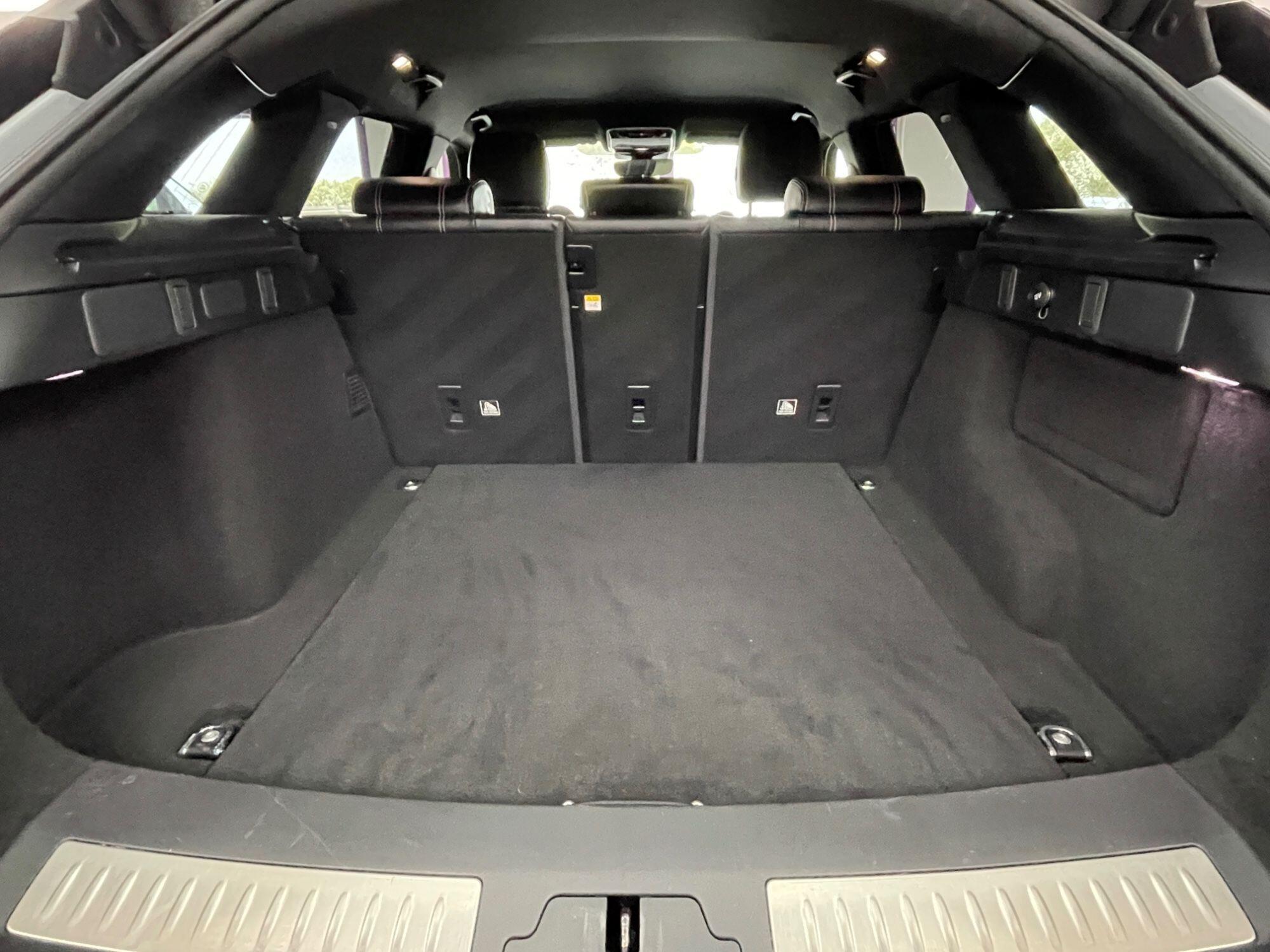 Land Rover Range Rover Velar - Image 17