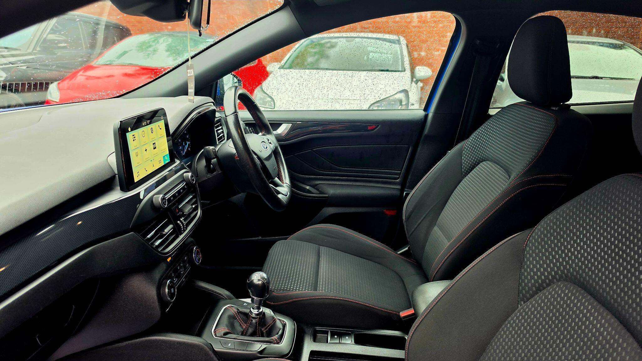 Ford Focus - Image 14