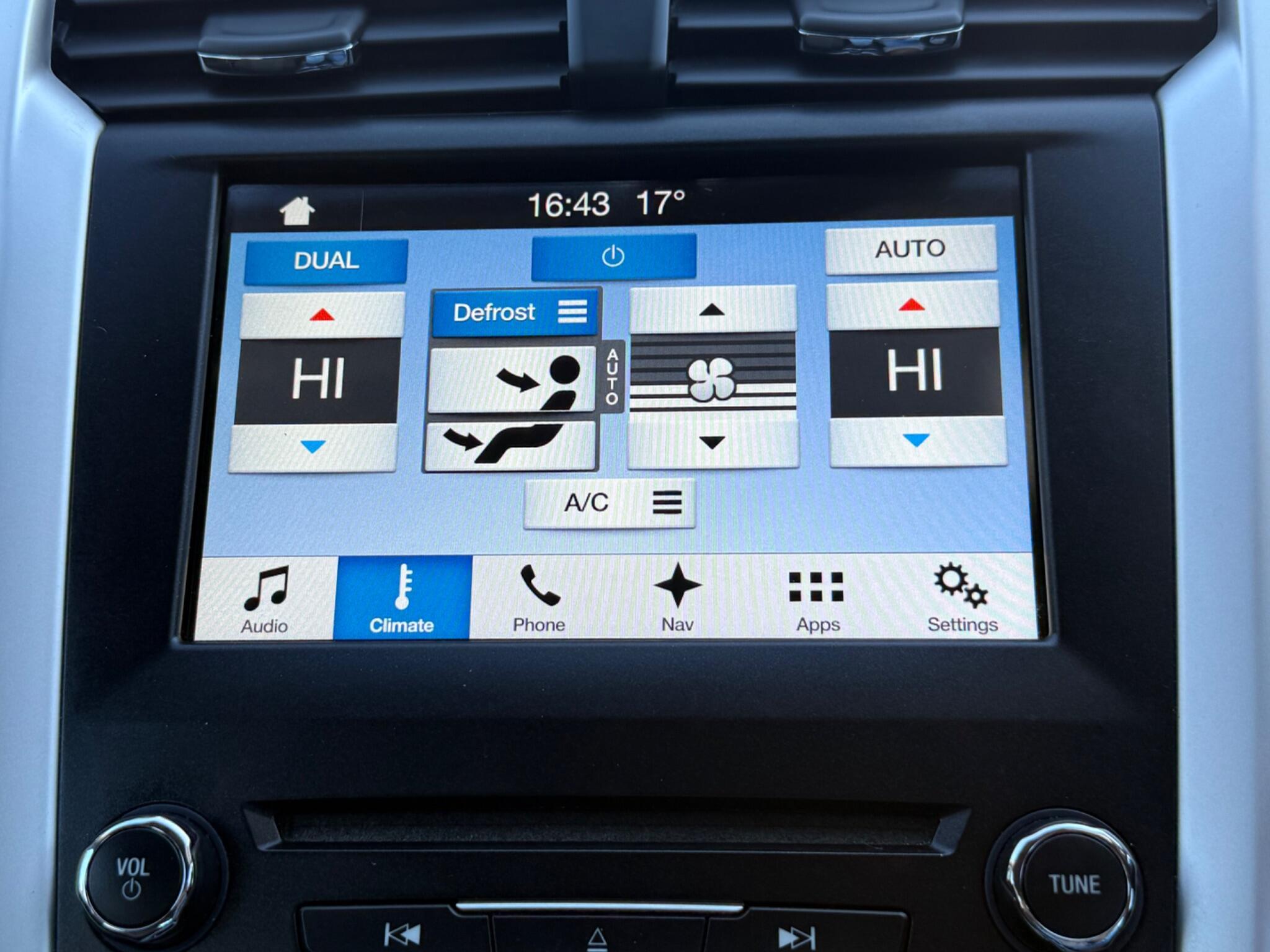 Ford Mondeo - Image 42