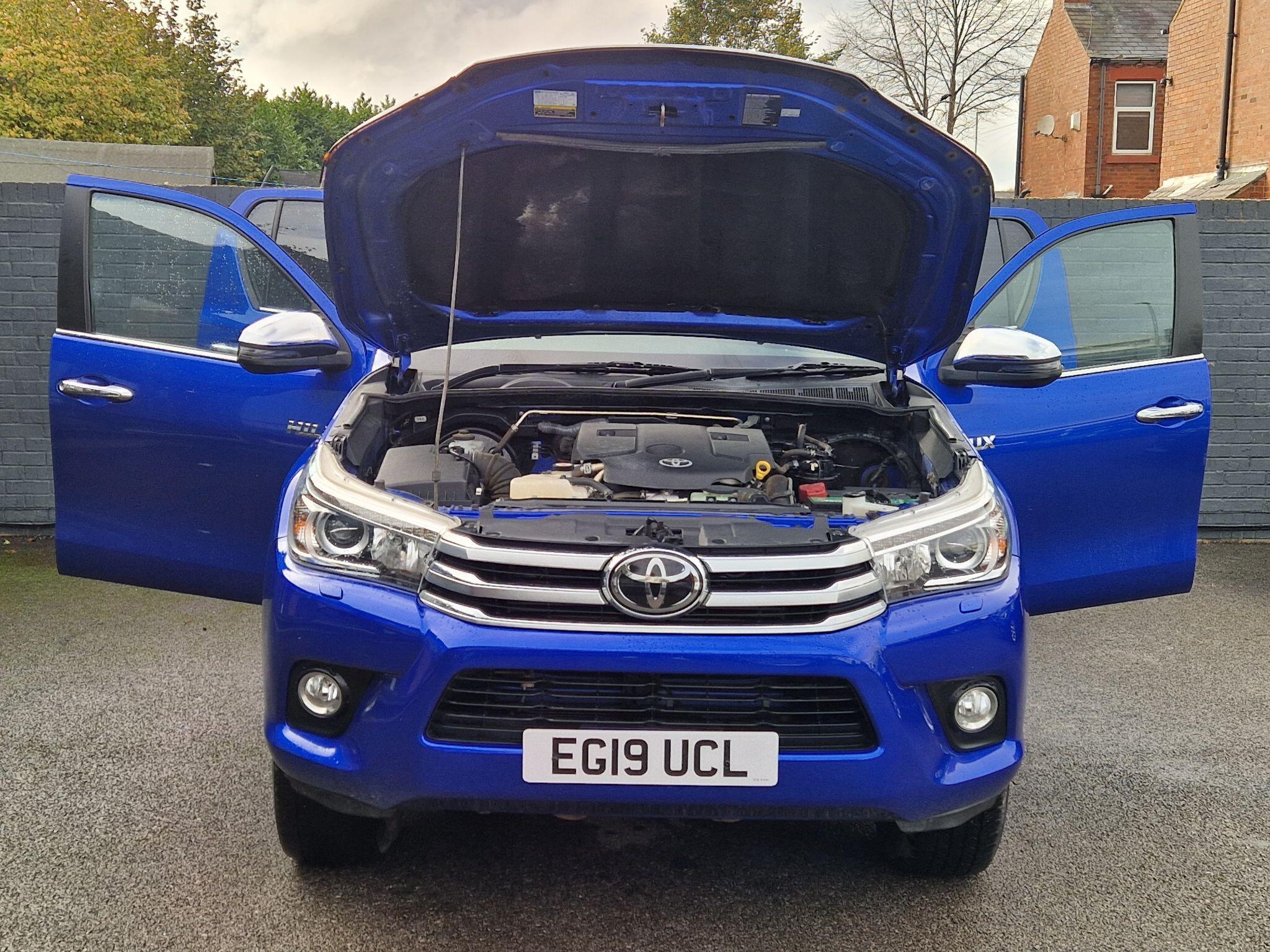Toyota Hilux - Image 12