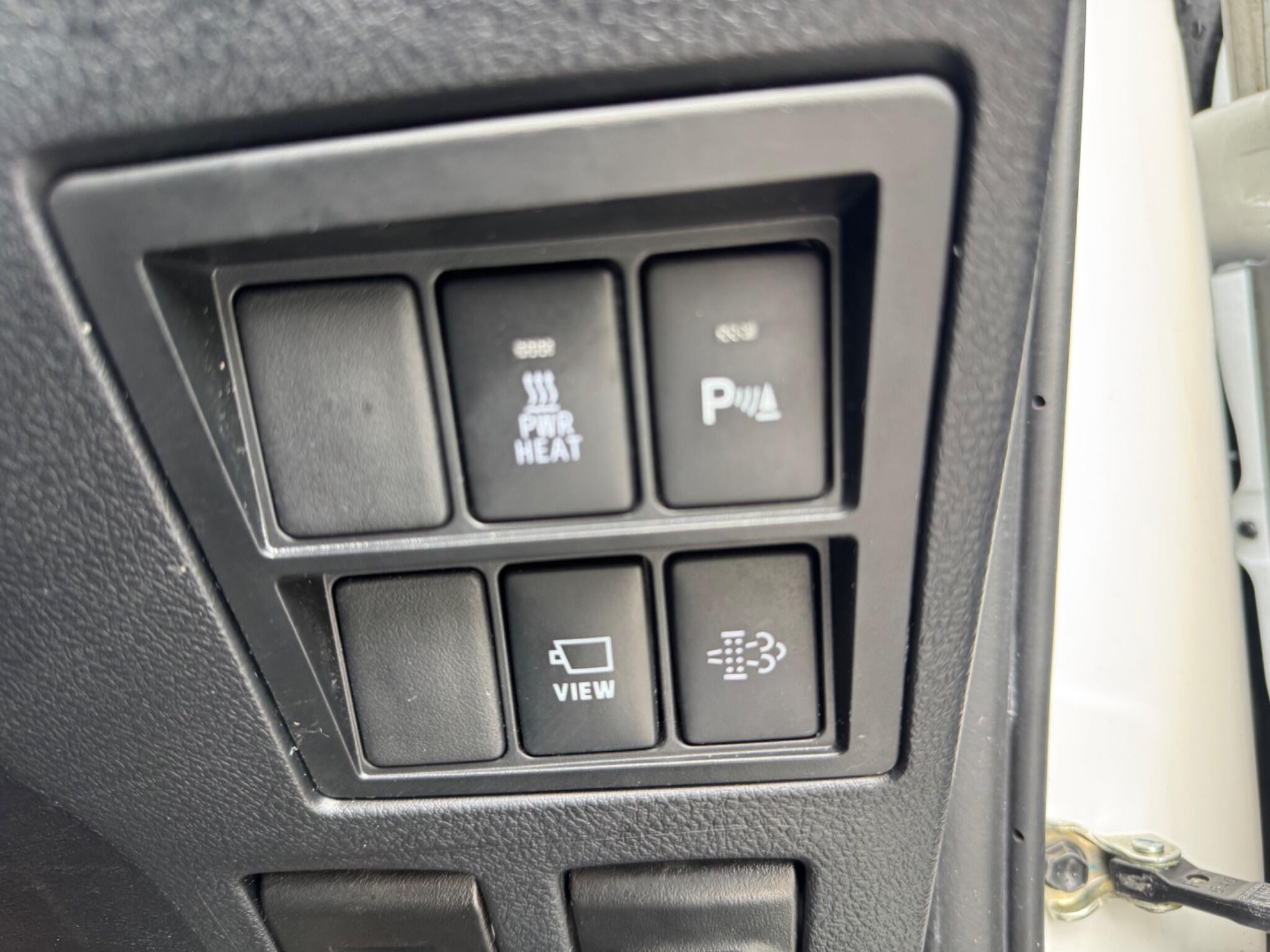 Toyota Hilux - Image 18