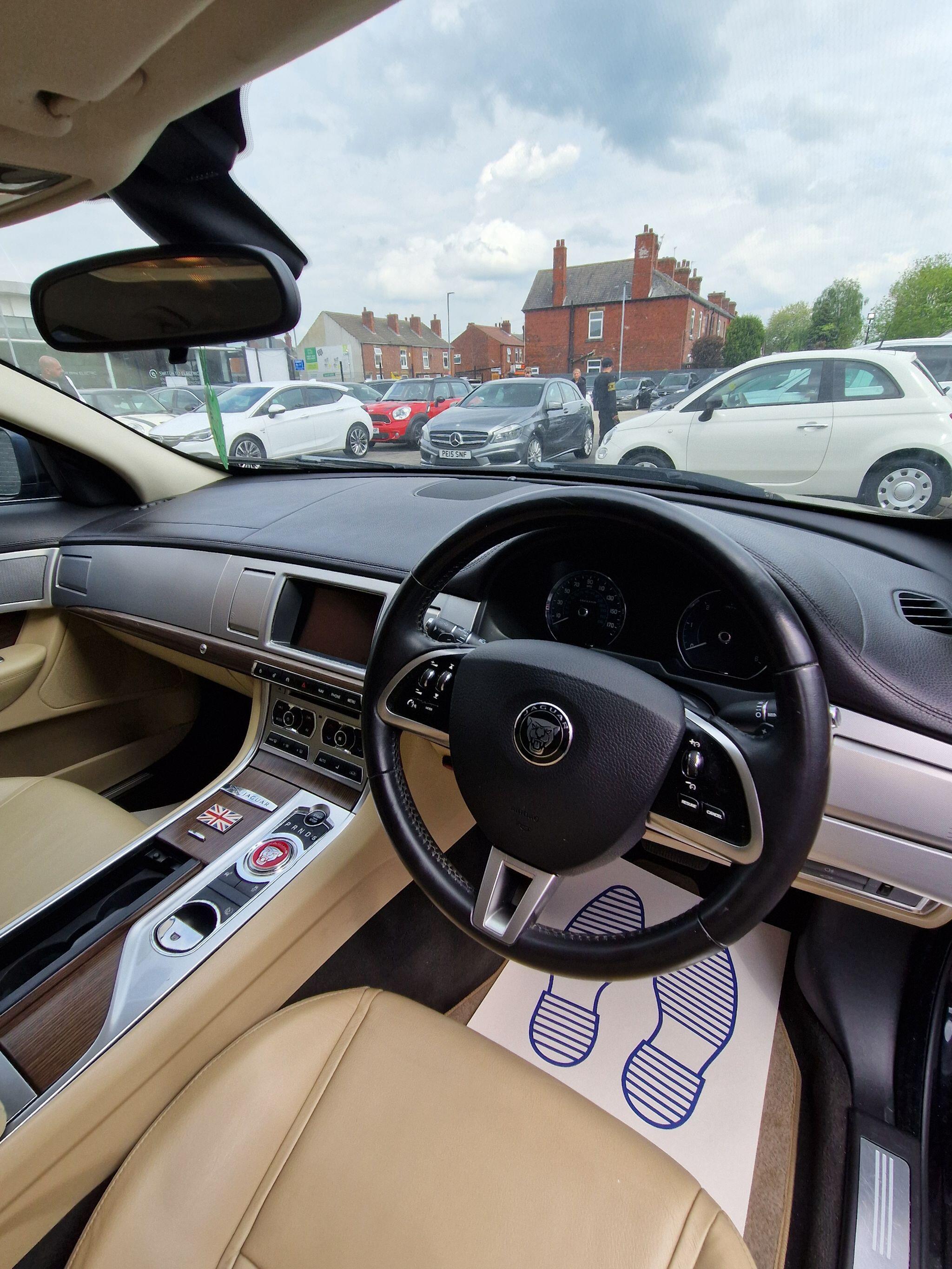 Jaguar XF - Image 30